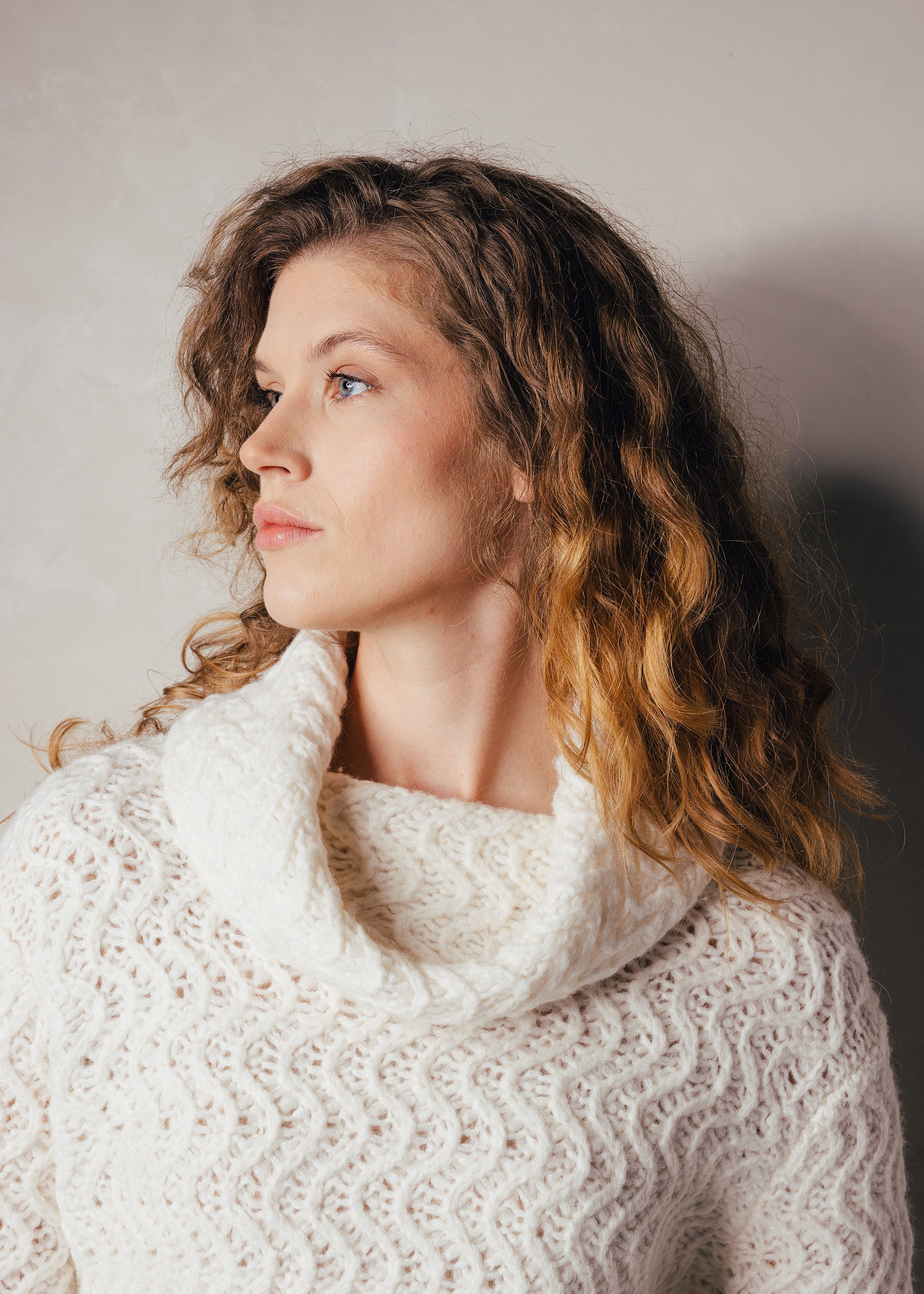 Rollkragenpullover aus Alpaka-Mix mit wellenförmigen Strickmuster