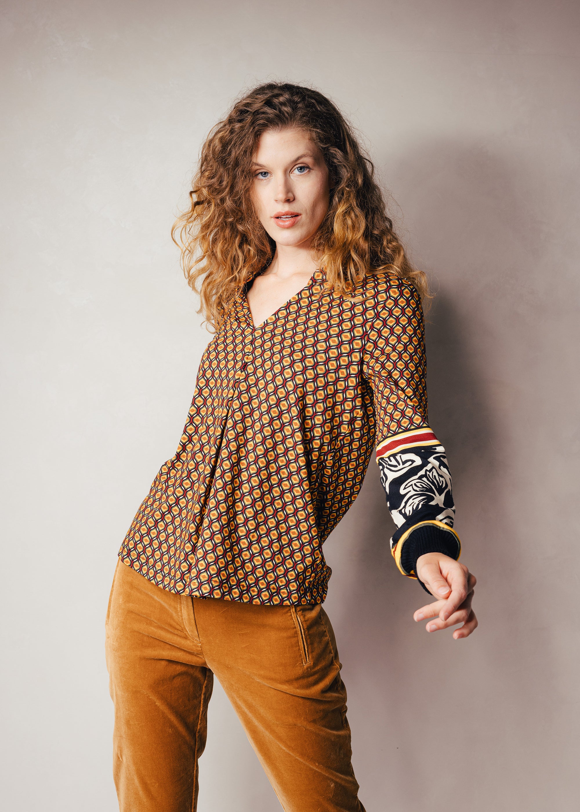 Jersey-Bluse aus Bambus-Viskose-Mix mit grafischen Print
