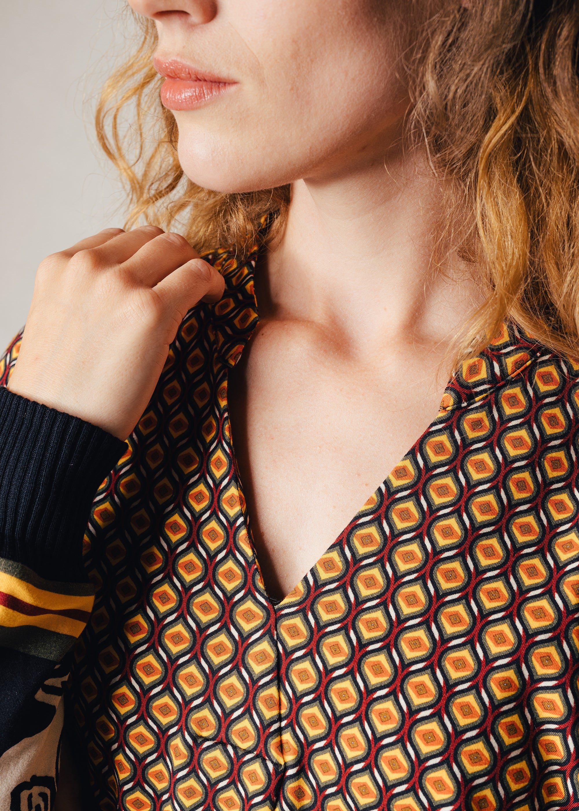 Jersey-Bluse aus Bambus-Viskose-Mix mit grafischen Print
