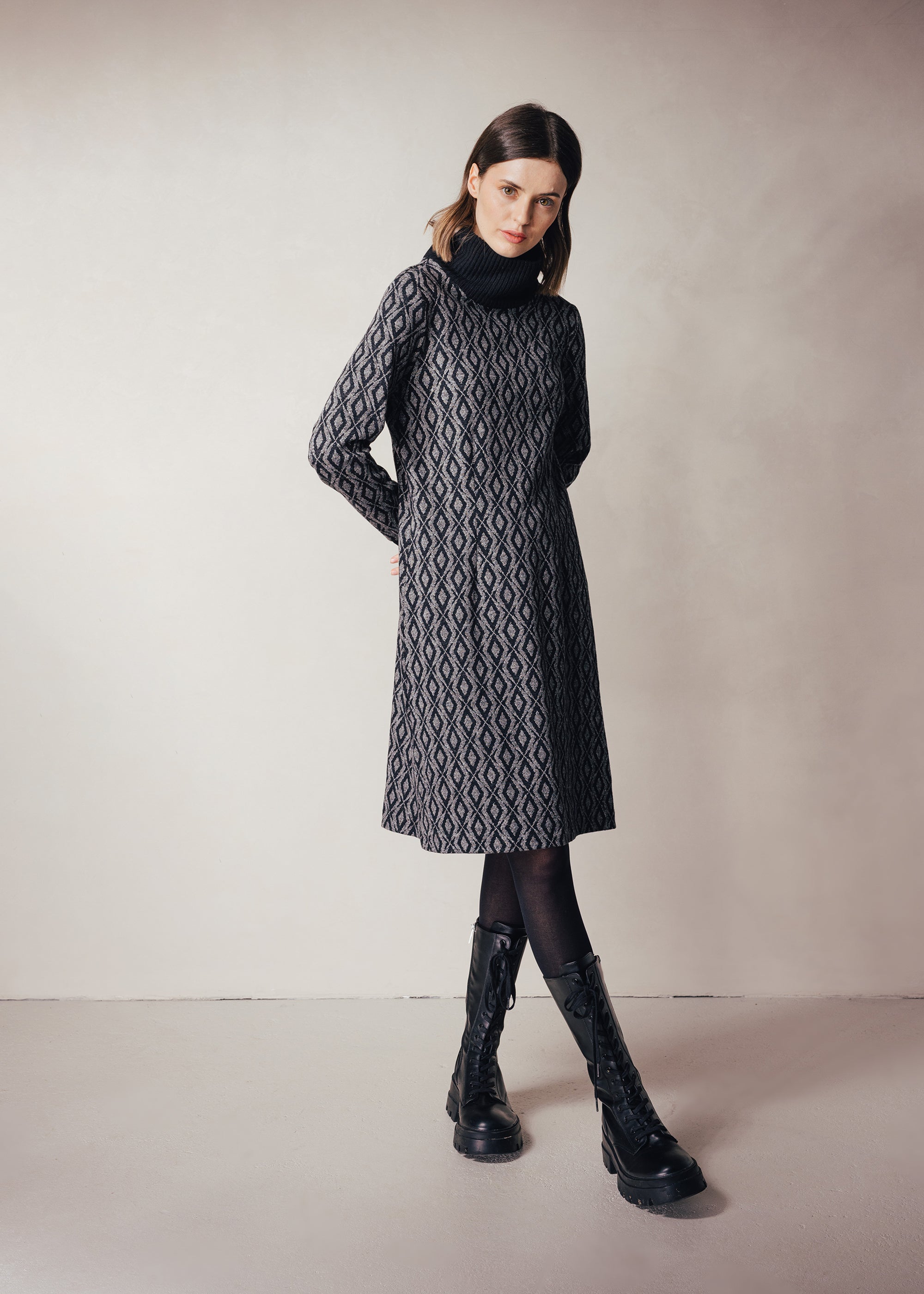 Kleid aus Jersey-Jacquard mit geometrischem Muster