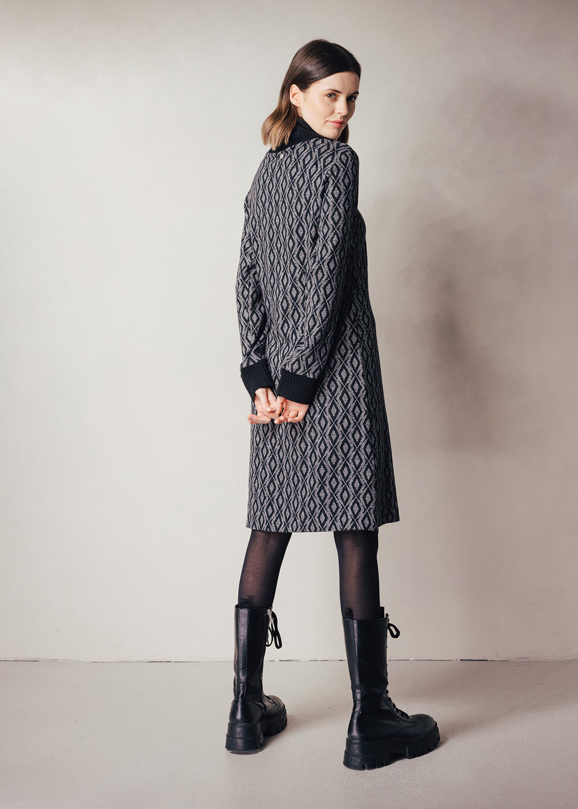 Kleid aus Jersey-Jacquard mit geometrischem Muster