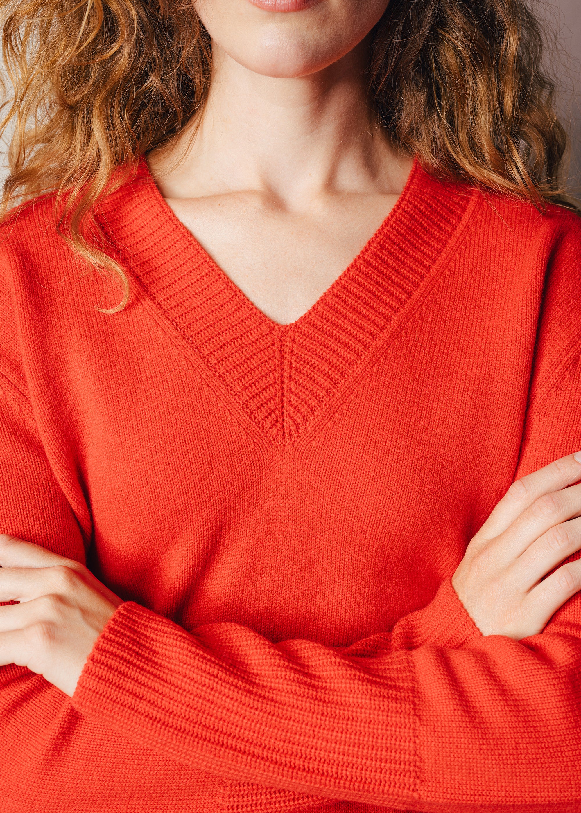 Wollpullover mit V-Ausschnitt