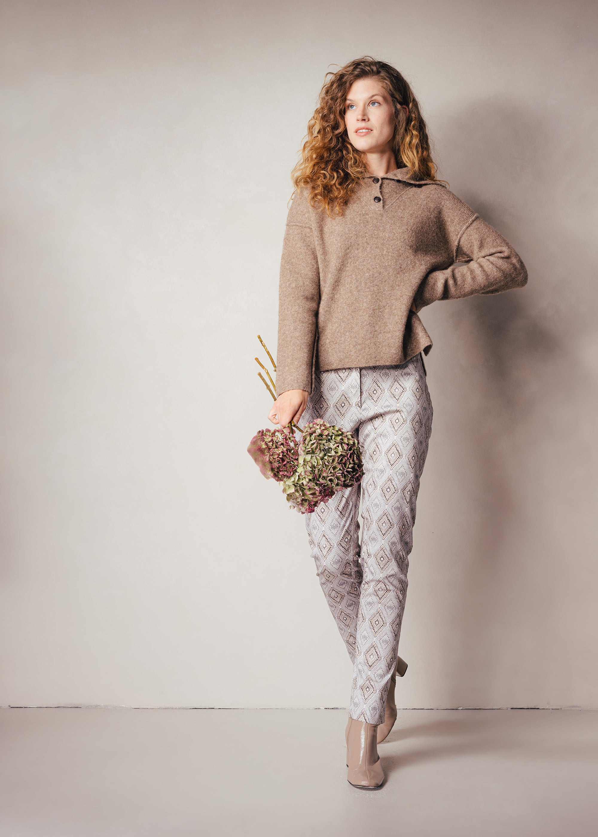 Pullover mit gespreiztem Kragen aus Lama-Woll-Mix