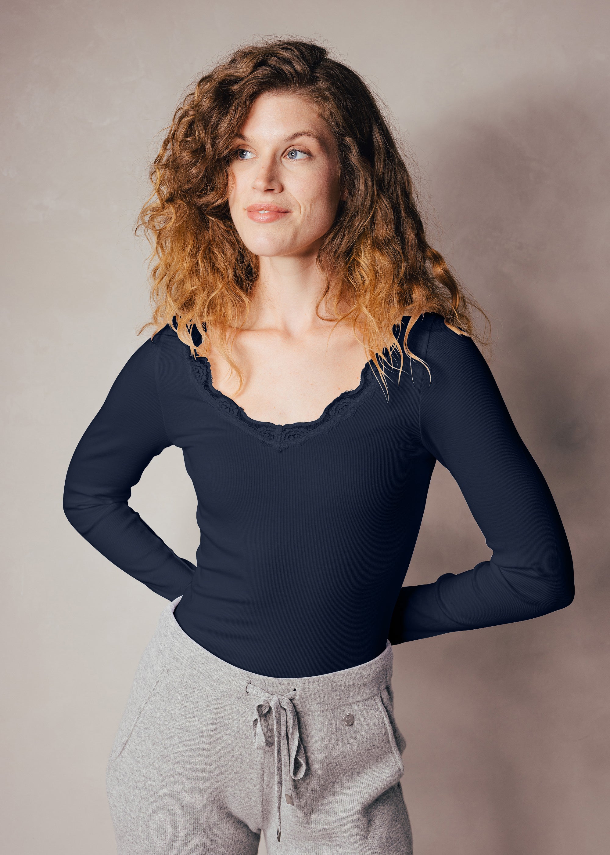 Long-sleeved shirt with lace made from organic cotton blend