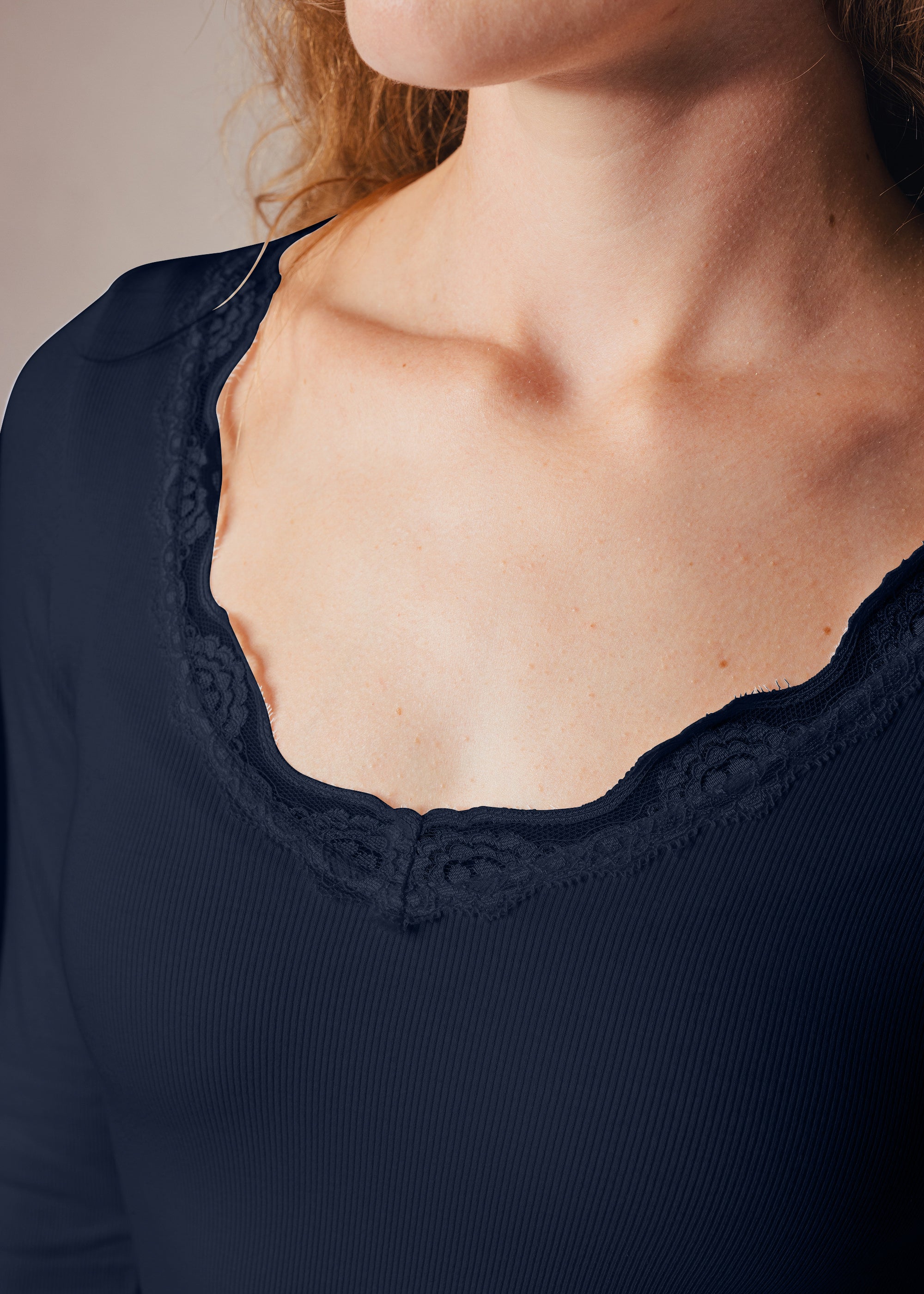 Long-sleeved shirt with lace made from organic cotton blend