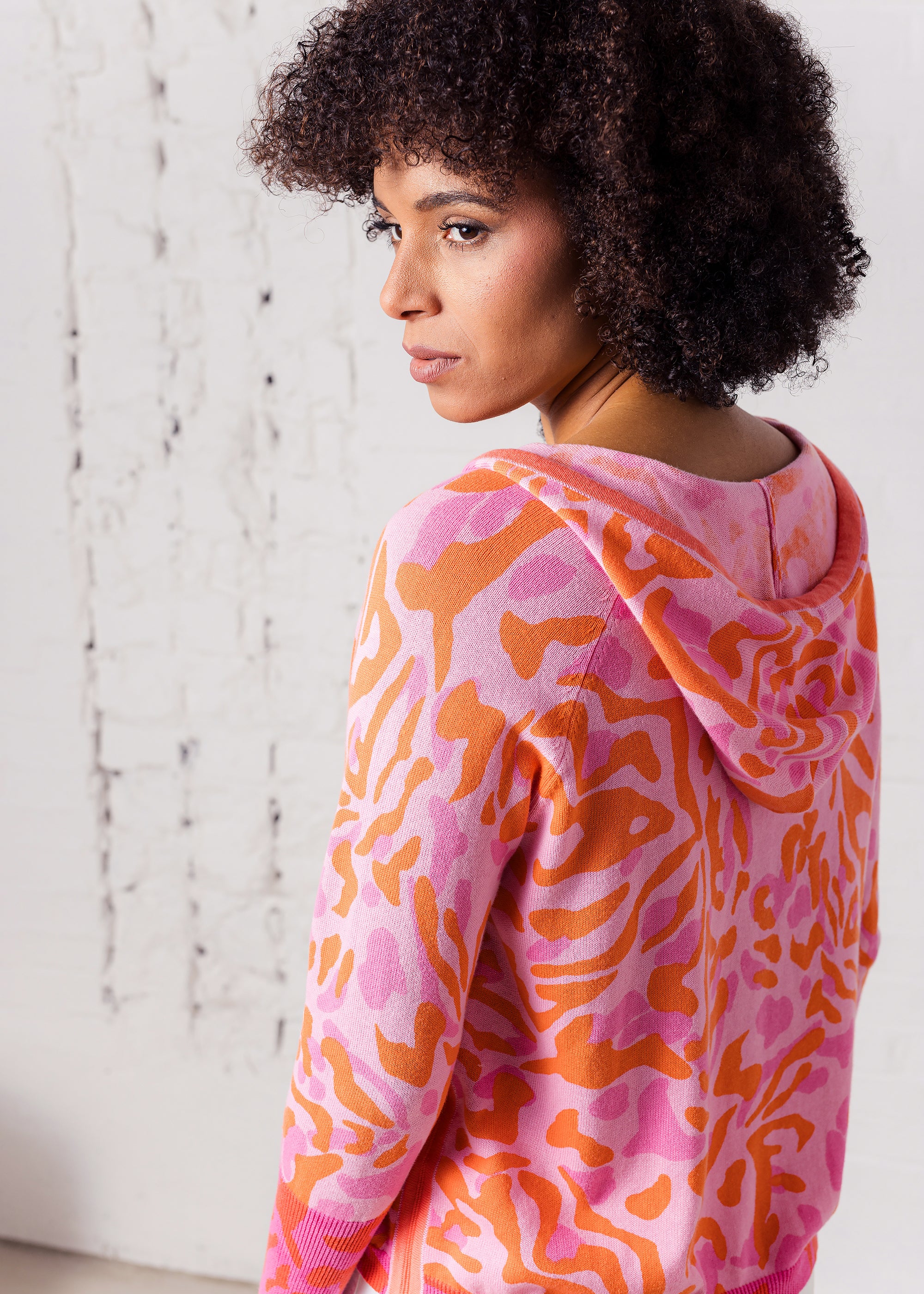 Kapuzenpullover mit Animalprint aus organic cotton