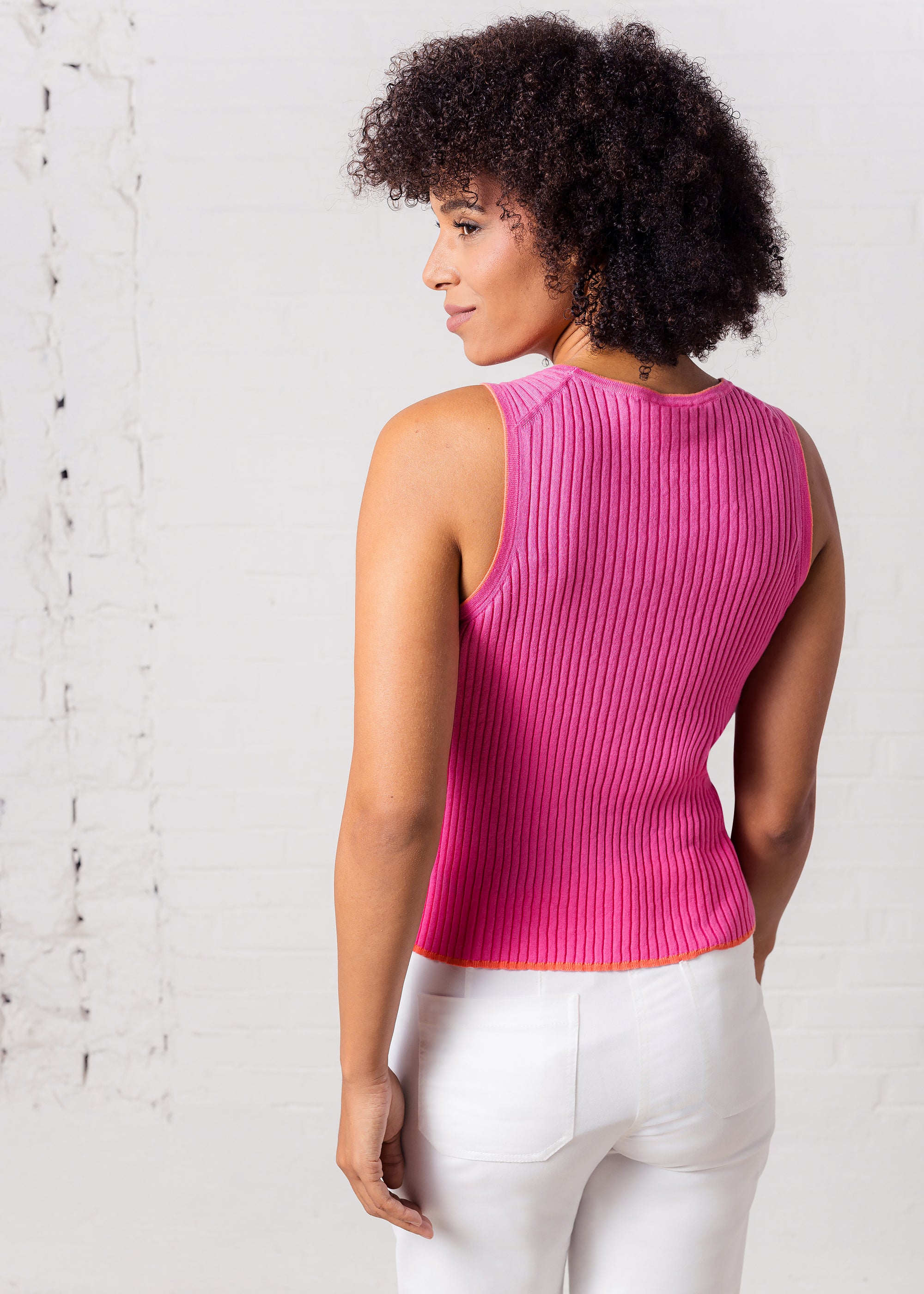Top with contrasts made of organic cotton
