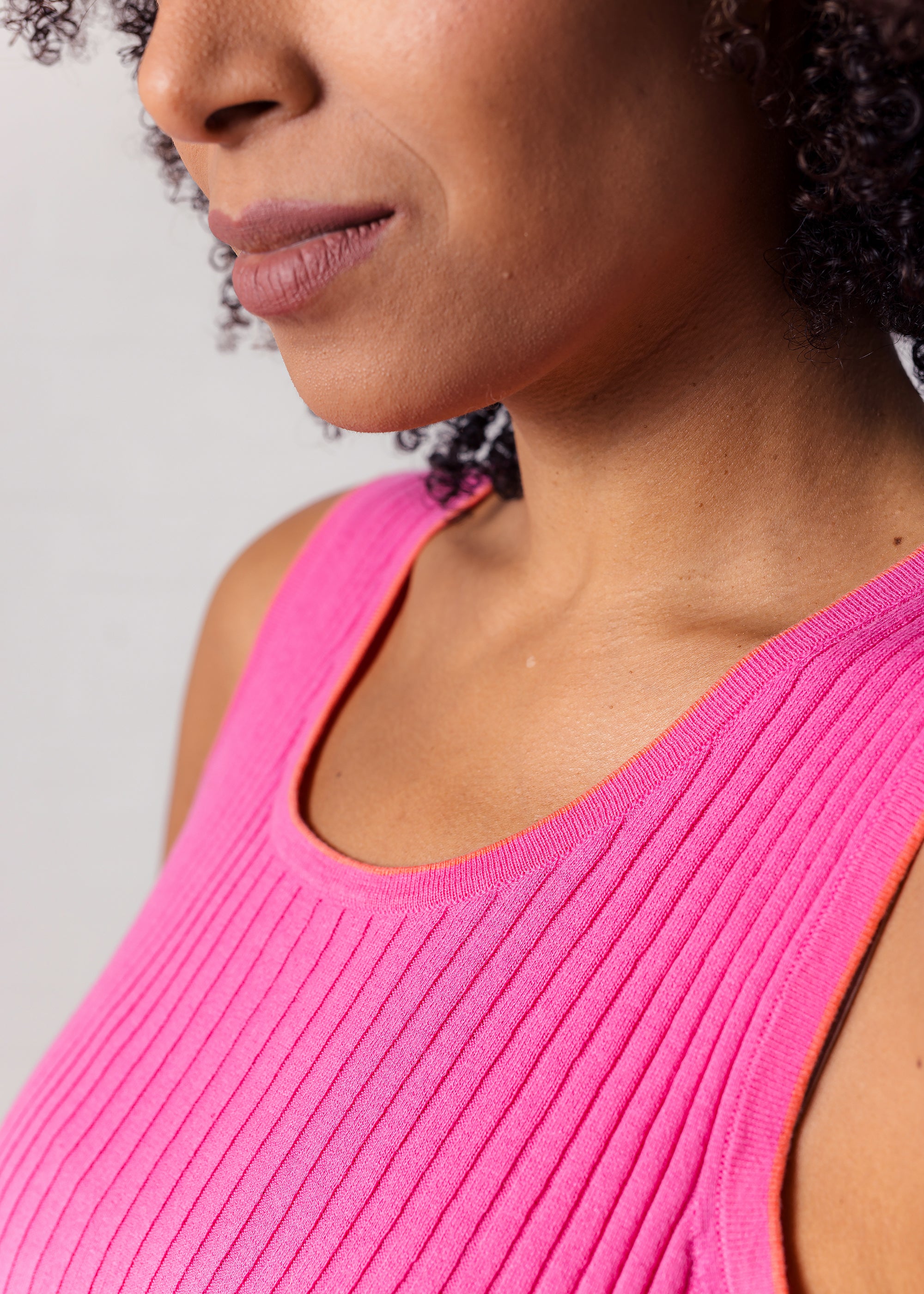 Top with contrasts made of organic cotton