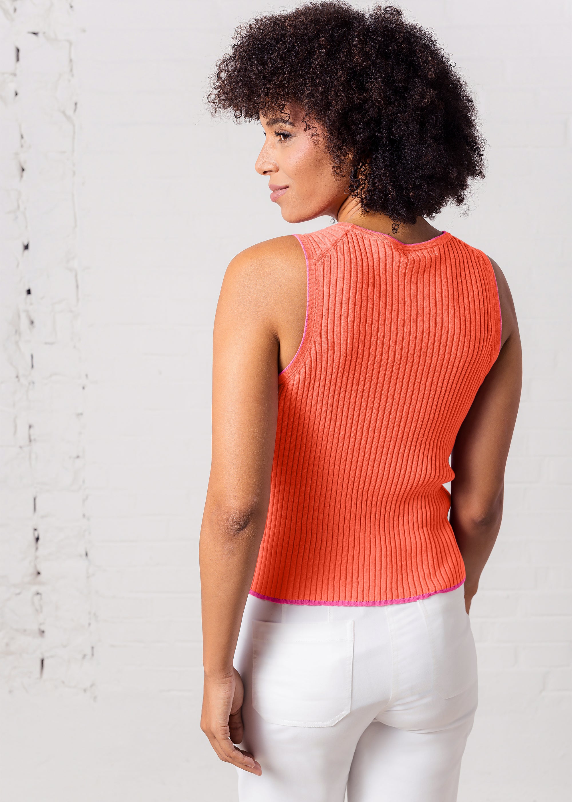 Top with contrasts made of organic cotton
