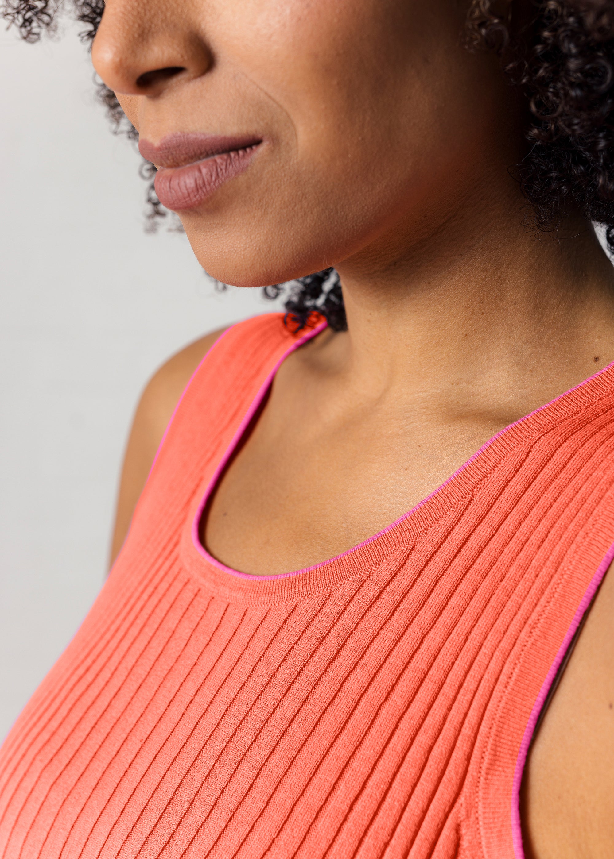 Top with contrasts made of organic cotton