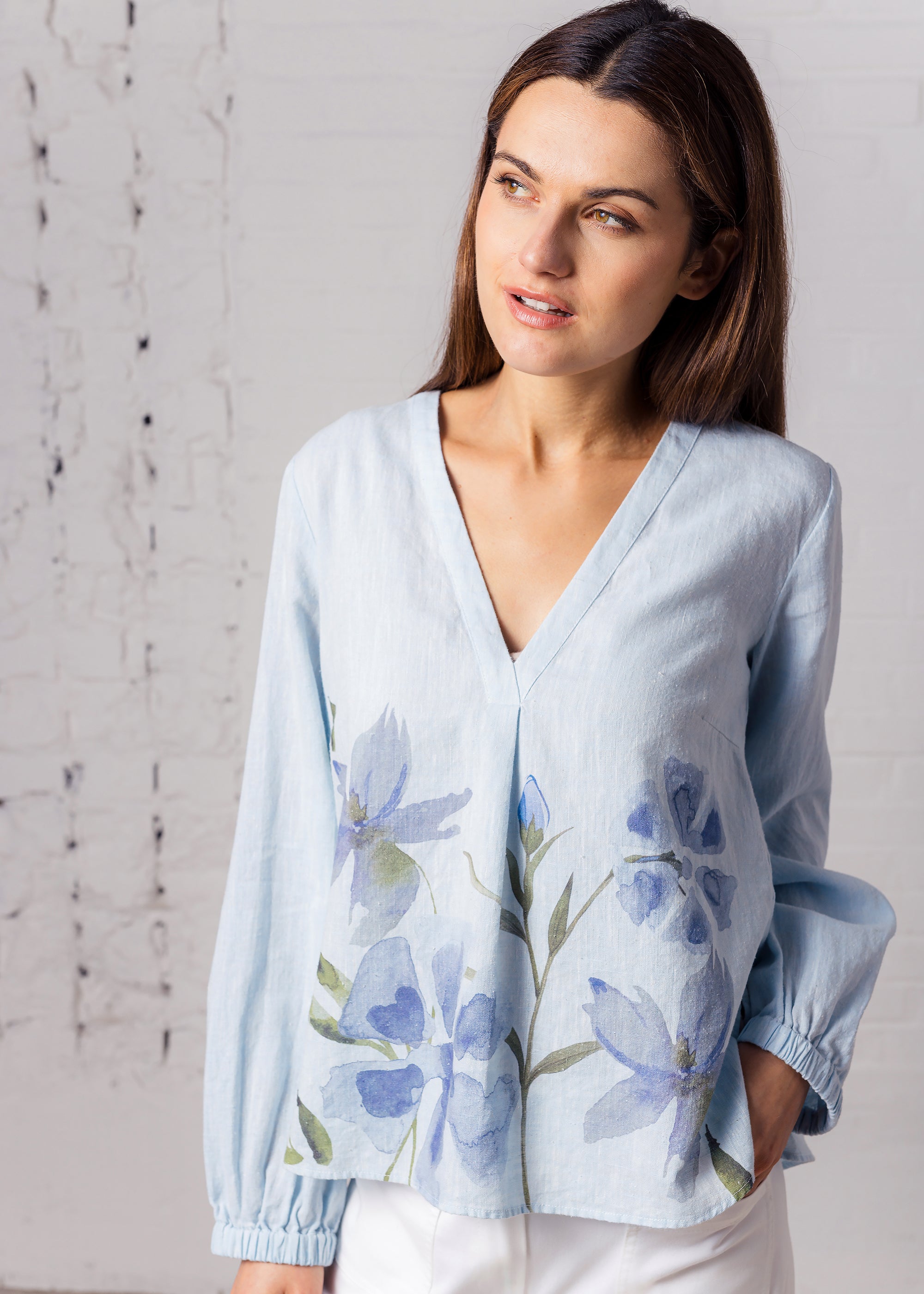 Bluse mit plaziertem floralem Druck aus Ramie-Lyocell-Mix