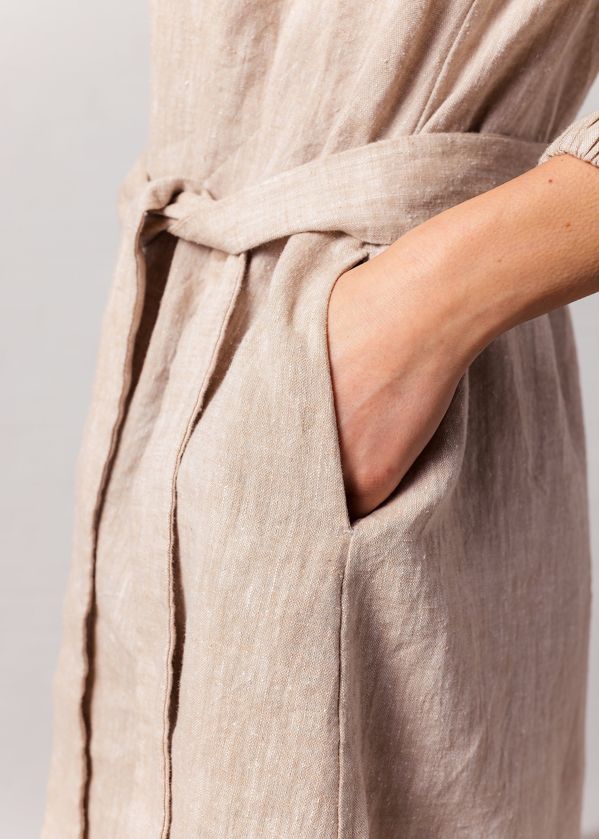 Kleid aus Ramie-Lyocell Mix mit Spitze