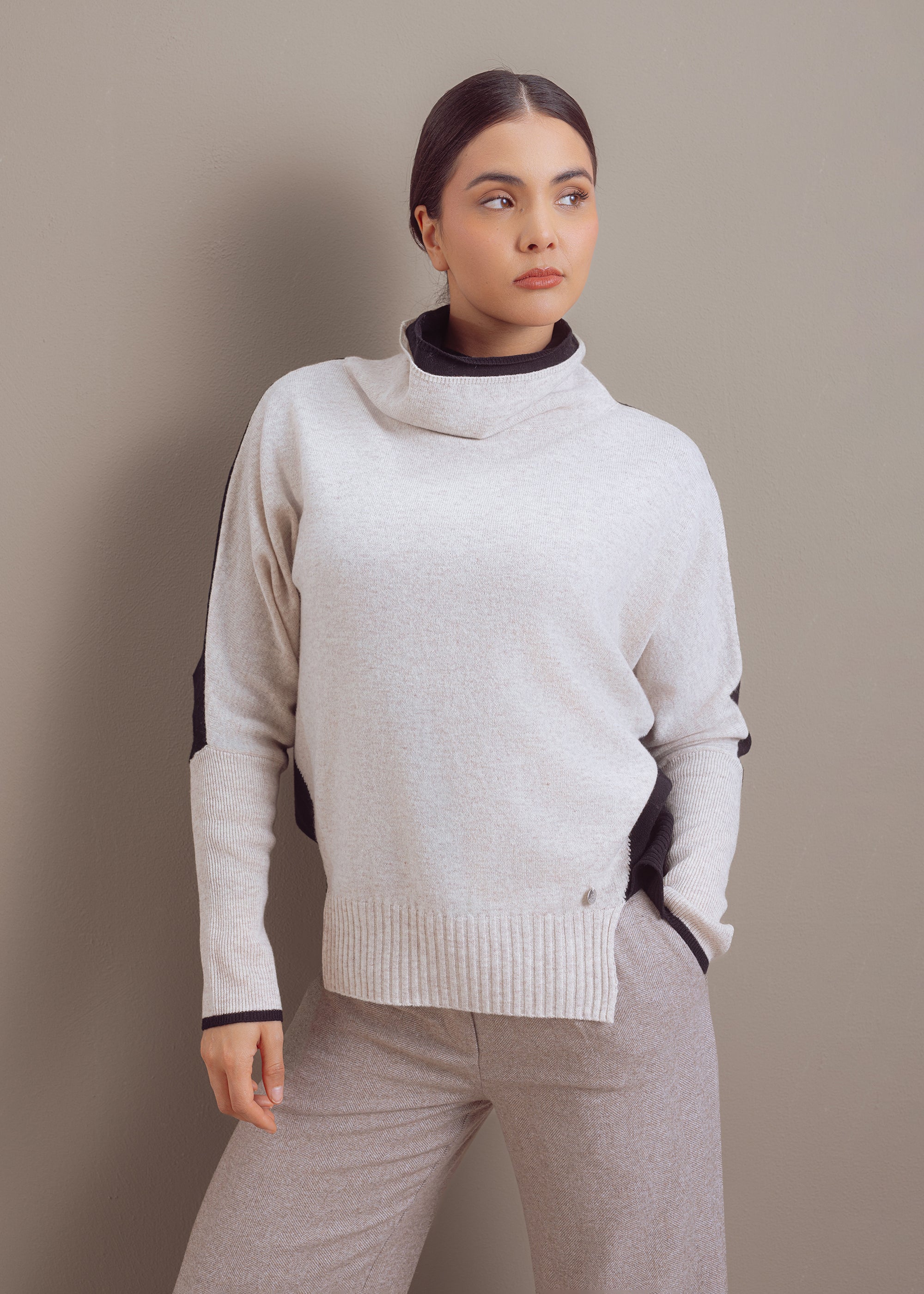 Color-Blocking Pullover aus reiner Wolle