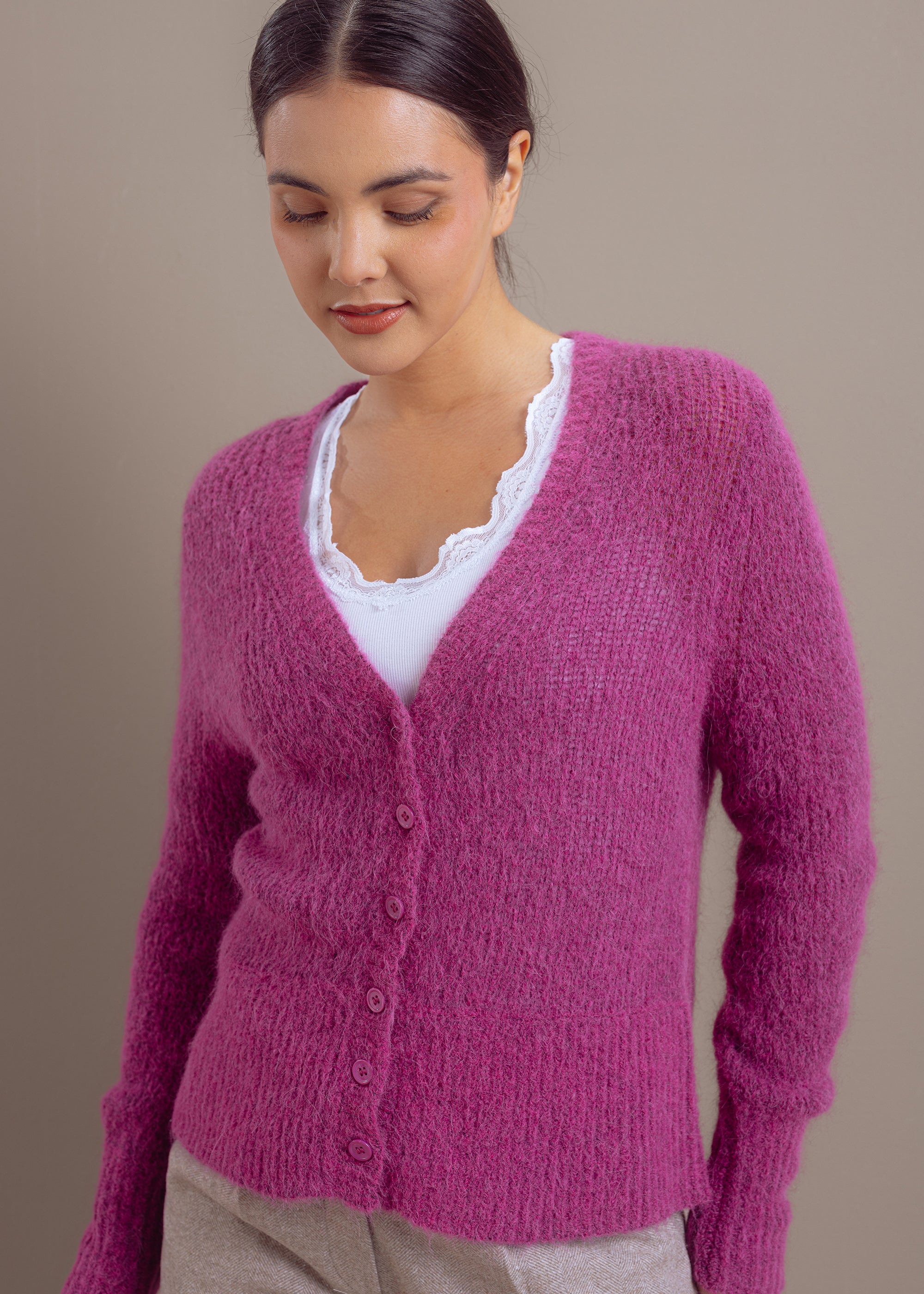 Strickjacke aus weichem Alpaka-Woll-Mixmit V-Ausschnitt