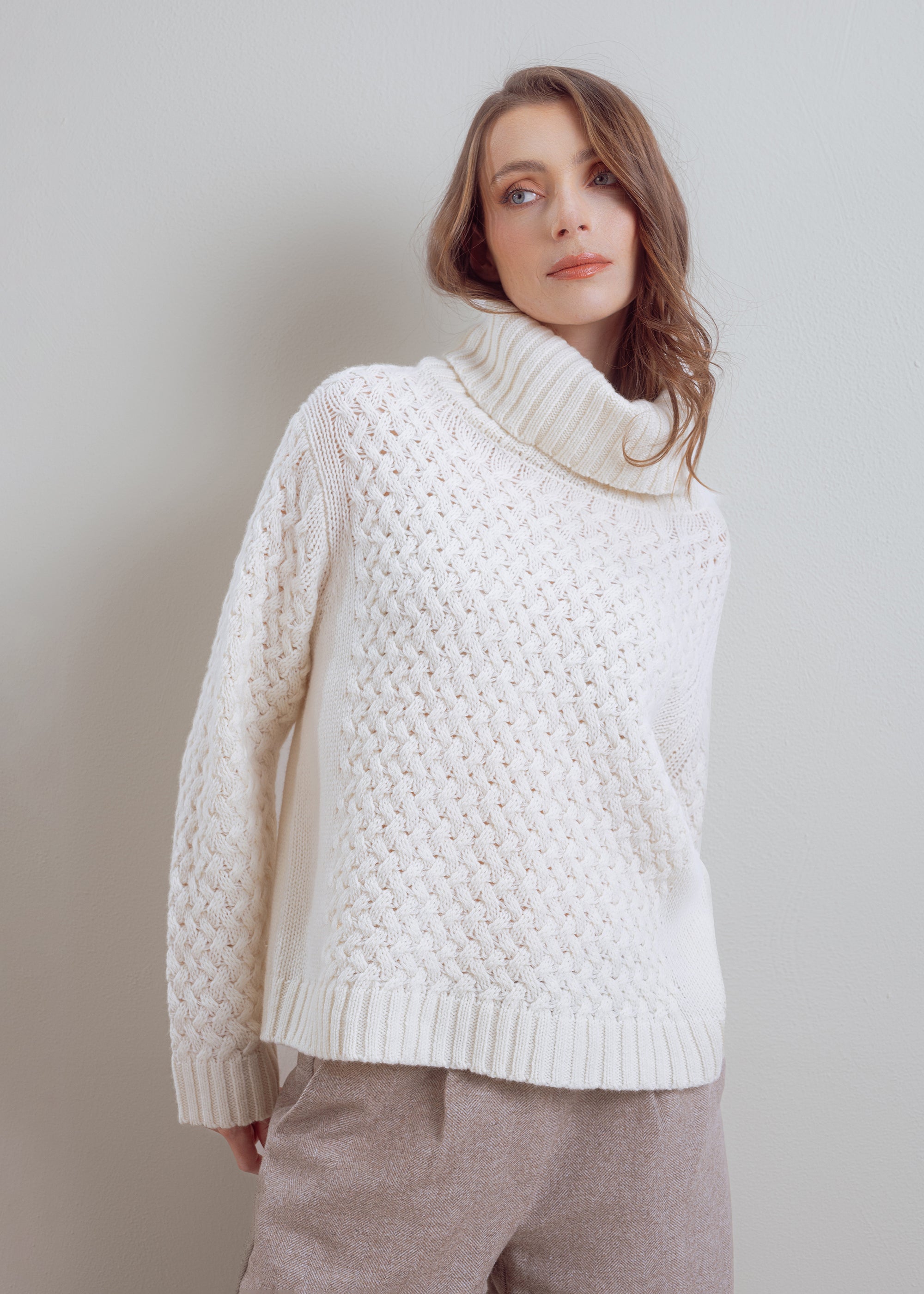 Turtleneck sweater with cable pattern made of pure wool