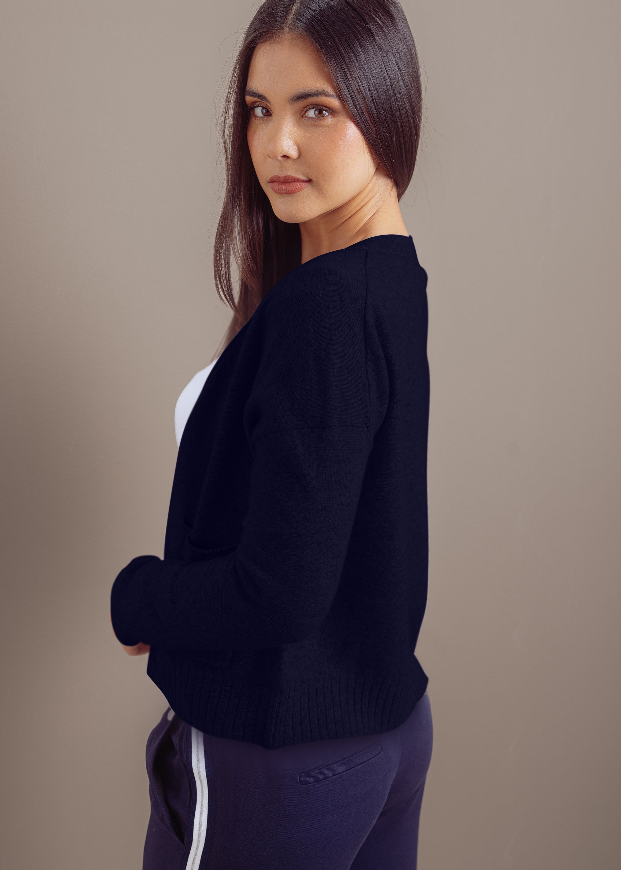 Kurze Strickjacke aus reiner Merinowolle