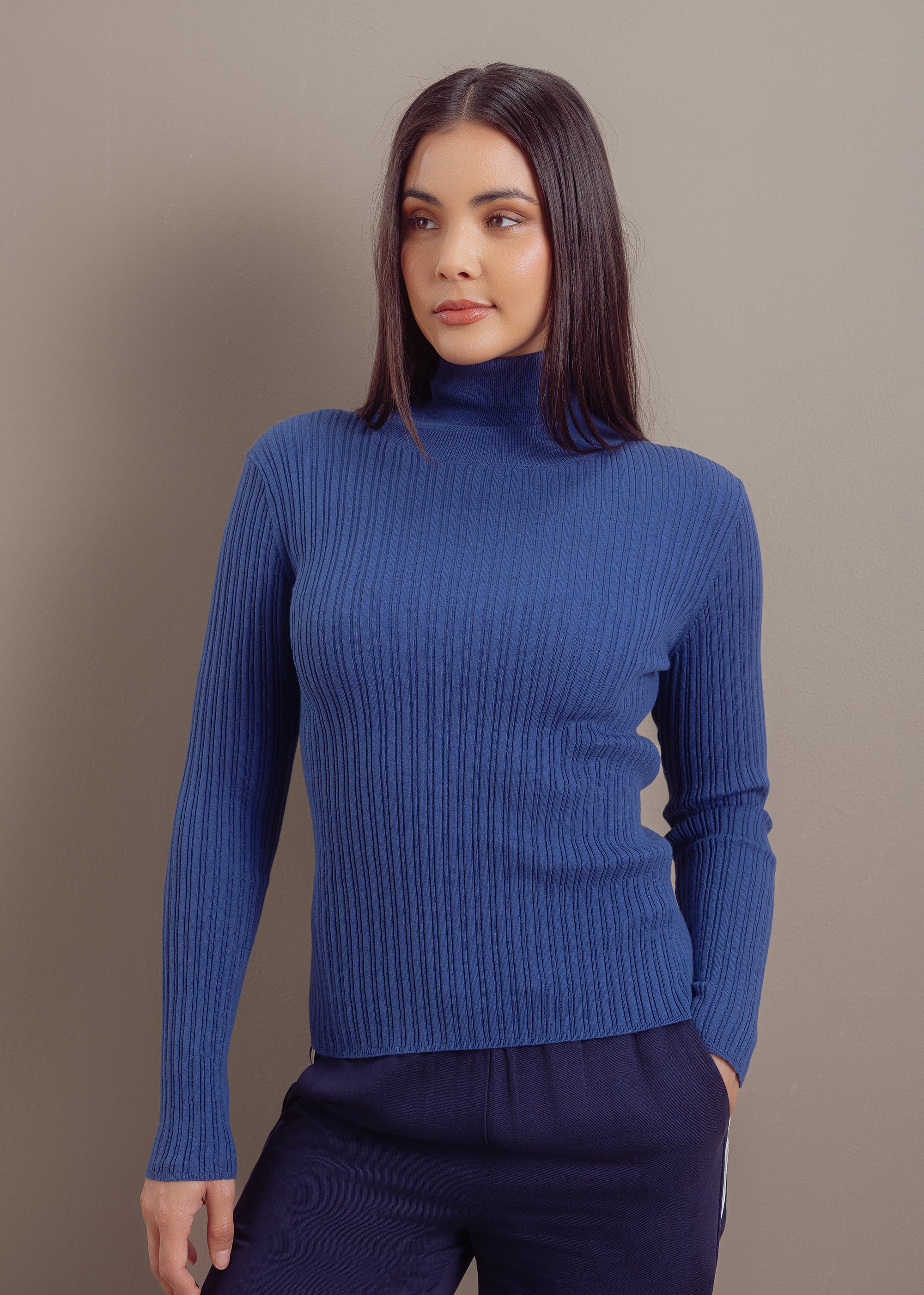 Rippenpullover mit Stehkragen aus Baumwoll-Kaschmir-Mix