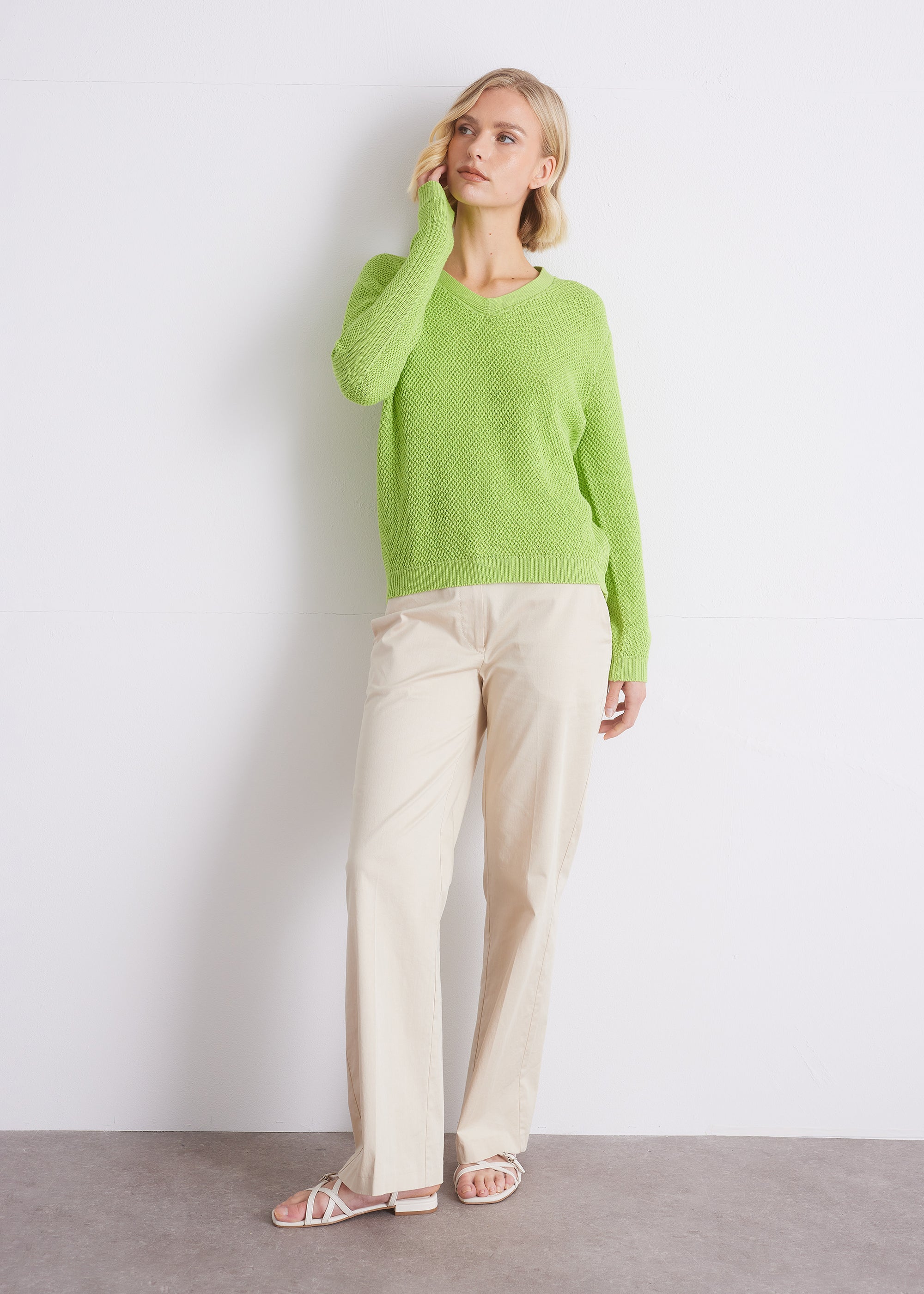 Strukturierter Baumwollpullover mit V-Ausschnitt