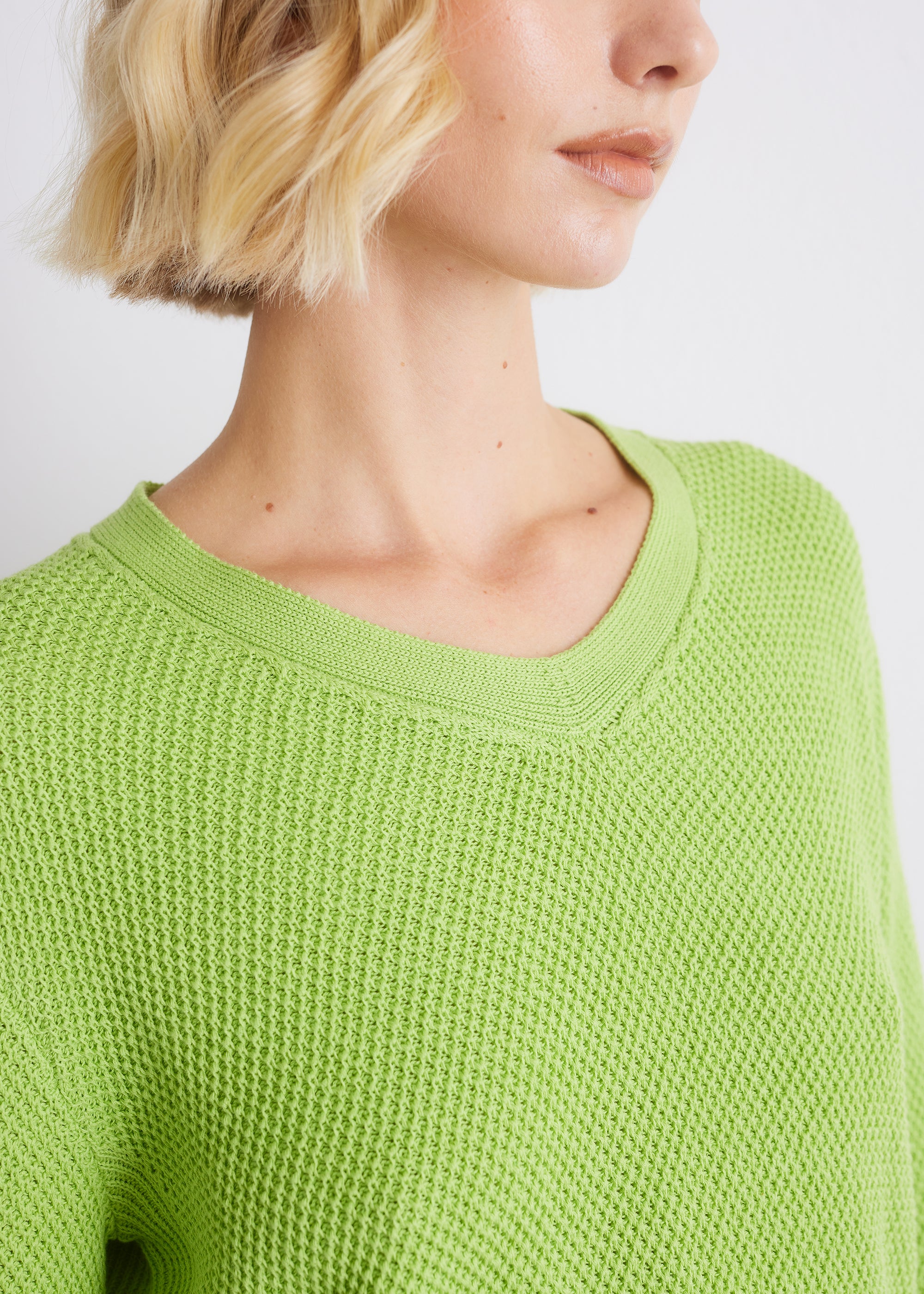 Strukturierter Baumwollpullover mit V-Ausschnitt