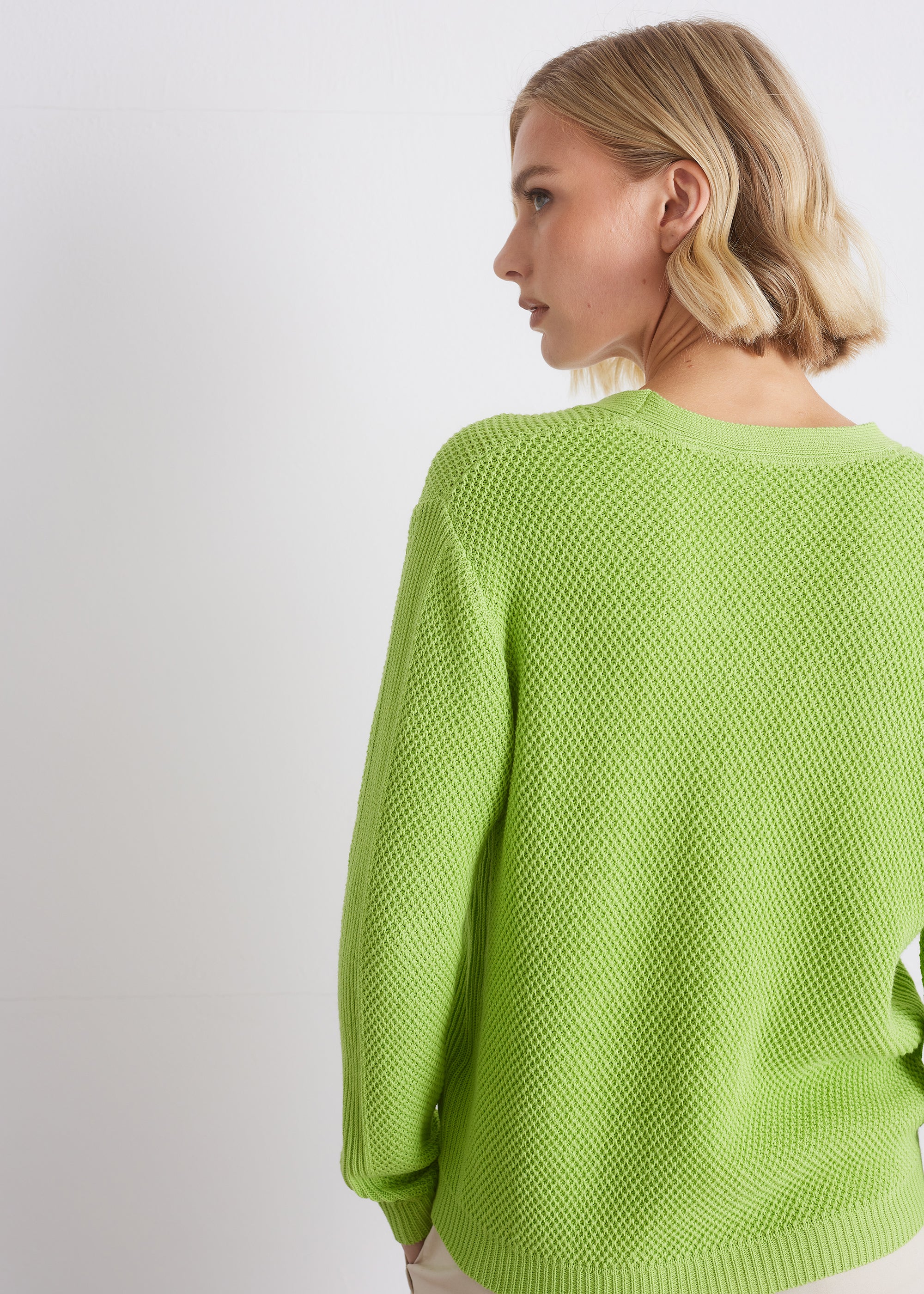 Strukturierter Baumwollpullover mit V-Ausschnitt