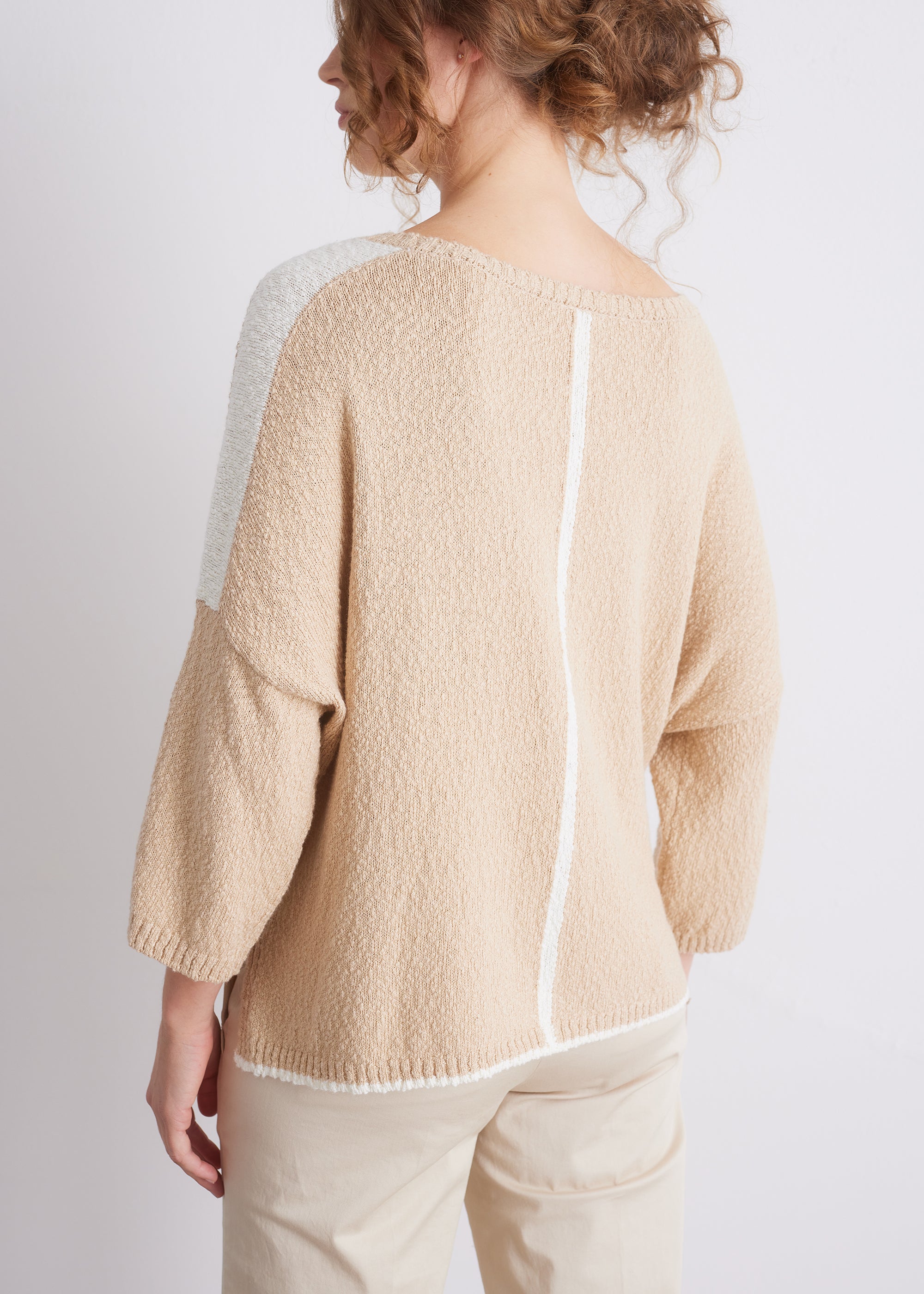 Baumwollpullover mit weitem Rundhalsausschnitt