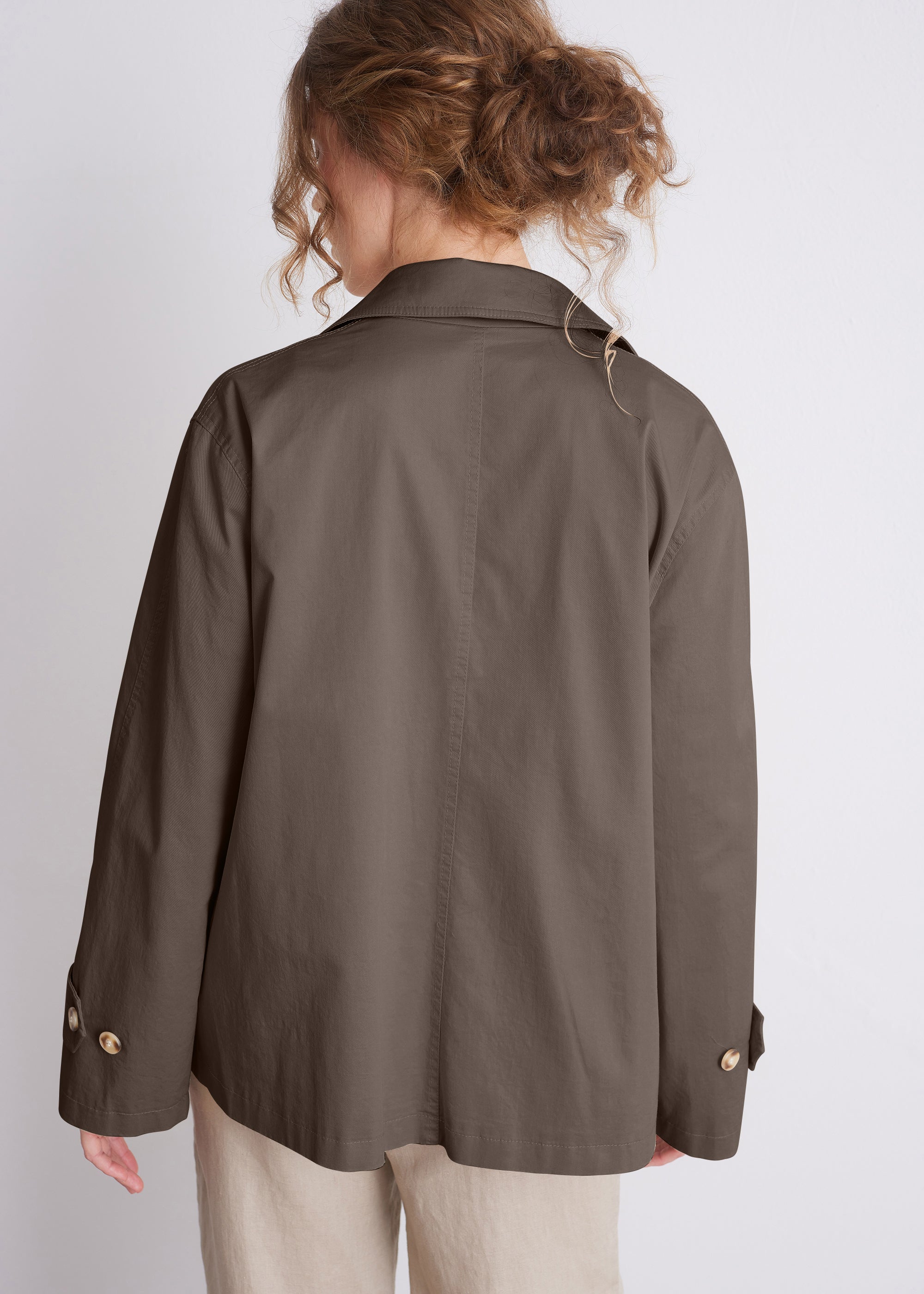 Kurztrench mit Reverskragen und Doppelknopfleiste