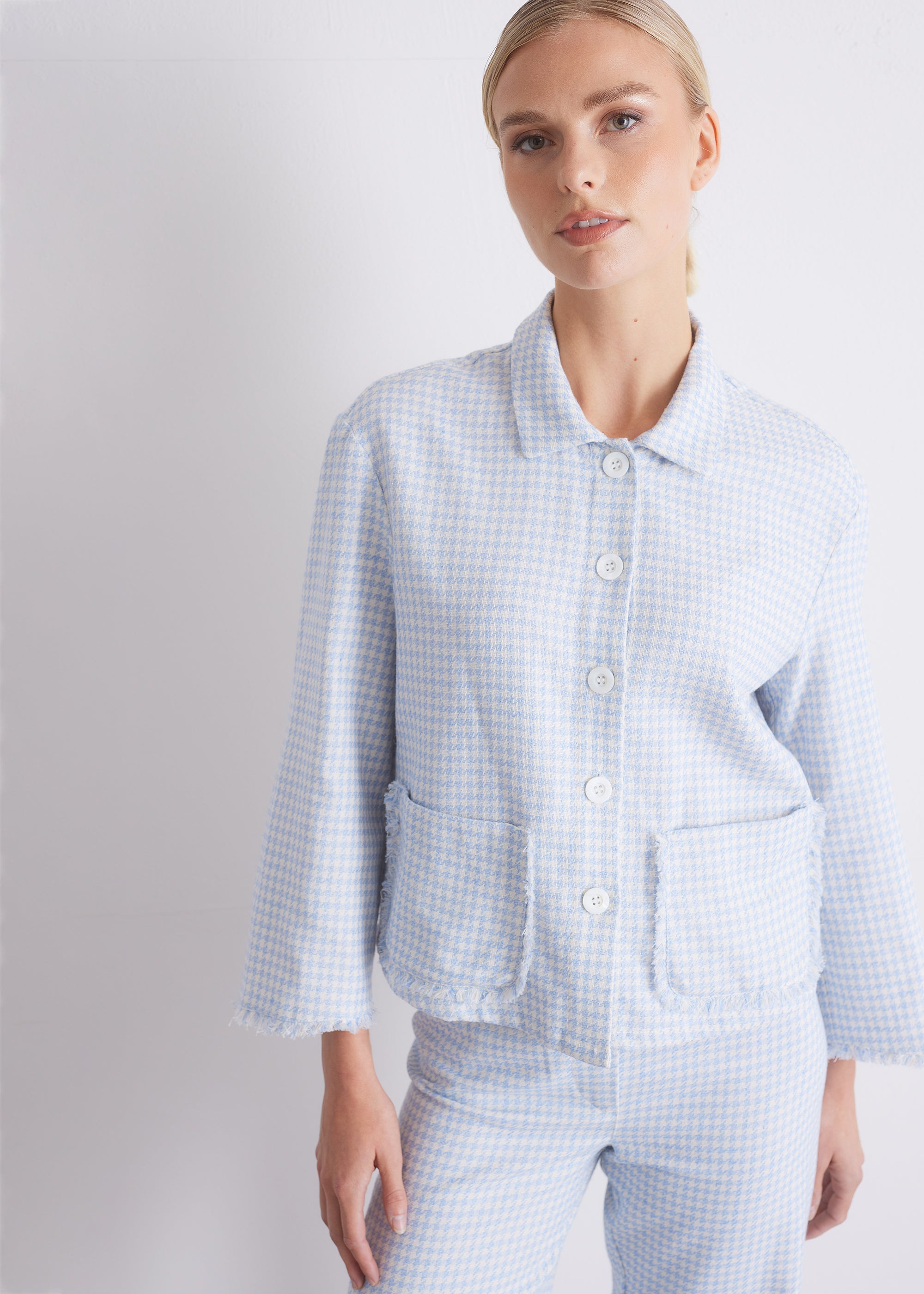 Kurzjacke aus Baumwoll-Hanf-Mischung mit Knopfleiste