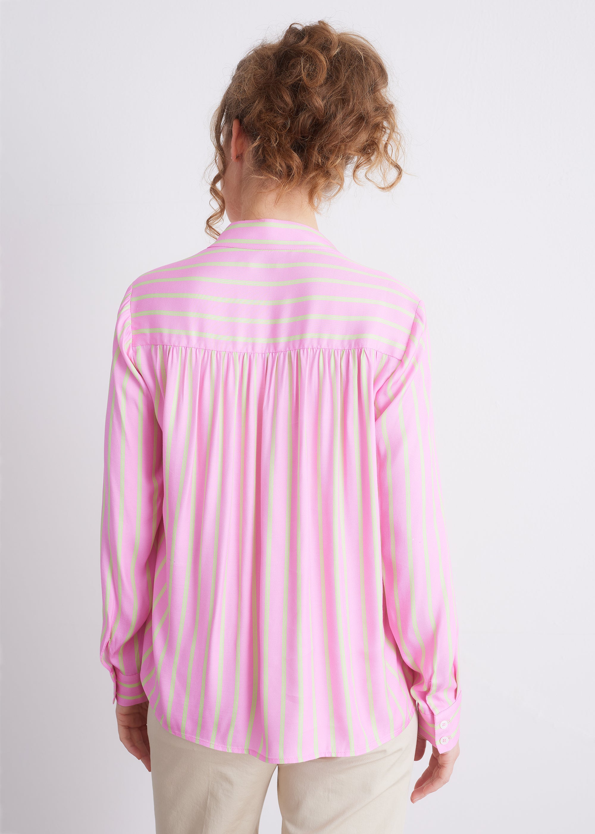 Bluse mit Streifenmuster und V-Ausschnitt