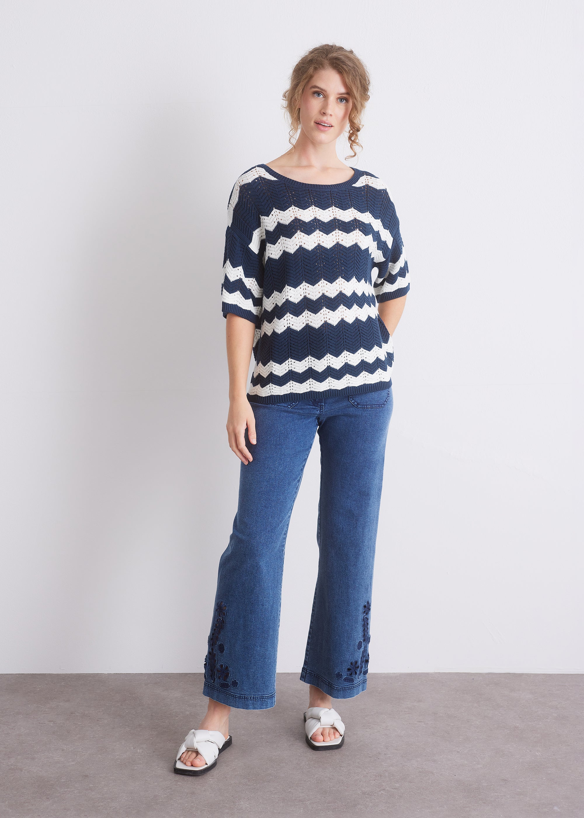 Strickpullover mit Zickzackstruktur und Rundhalsausschnitt