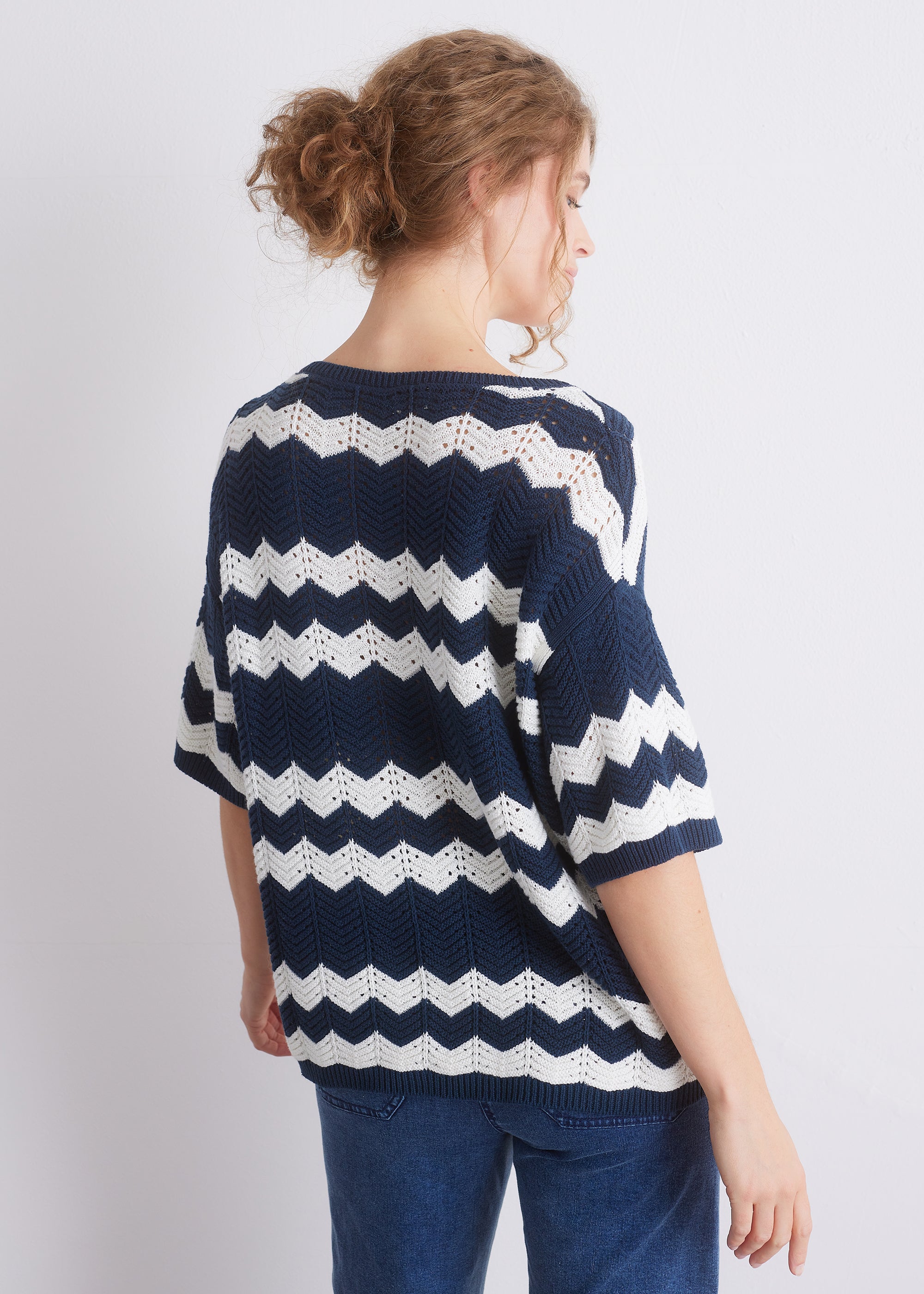 Strickpullover mit Zickzackstruktur und Rundhalsausschnitt