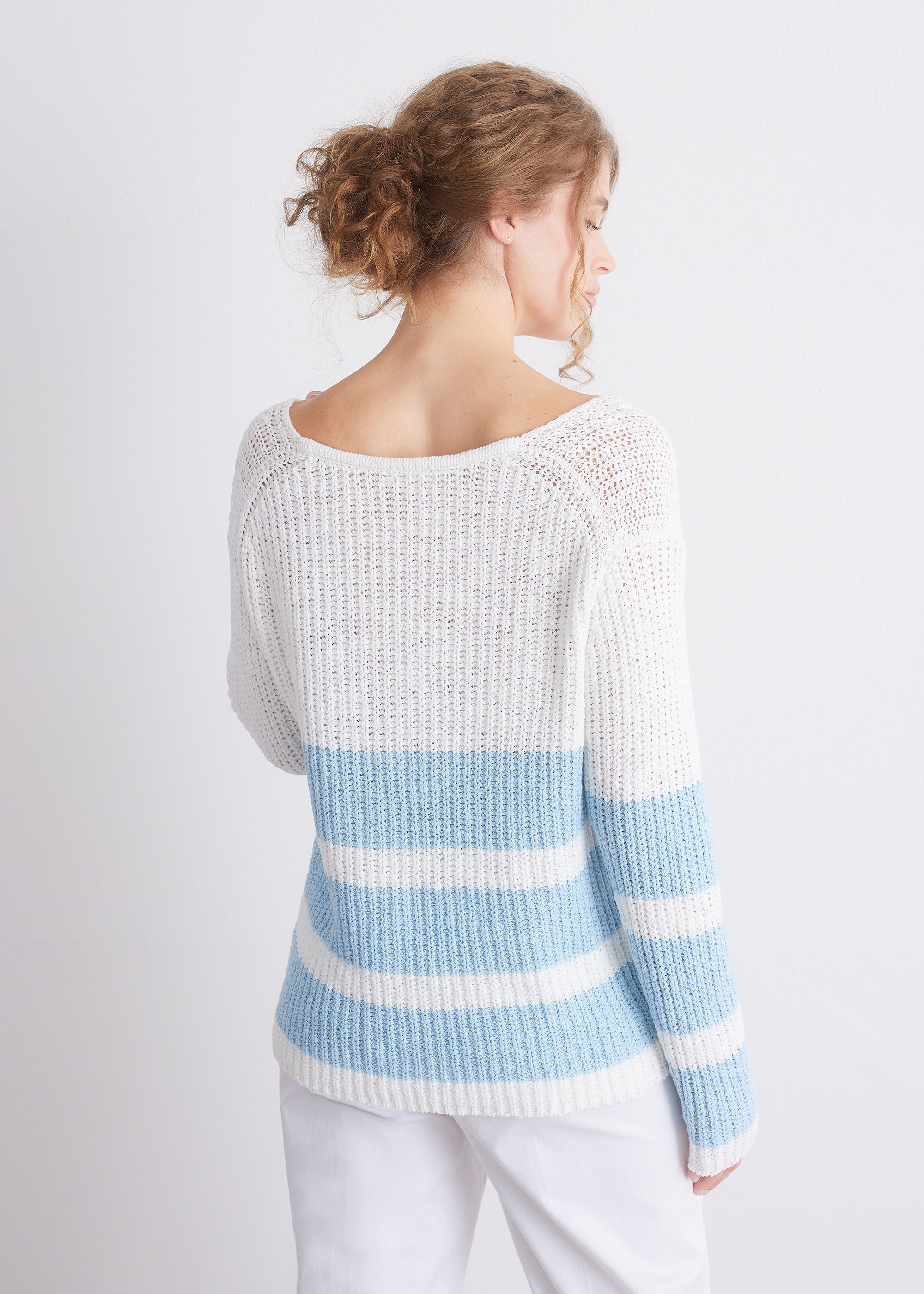 Strickpullover mit Blockstreifen und weitem V-Ausschnitt