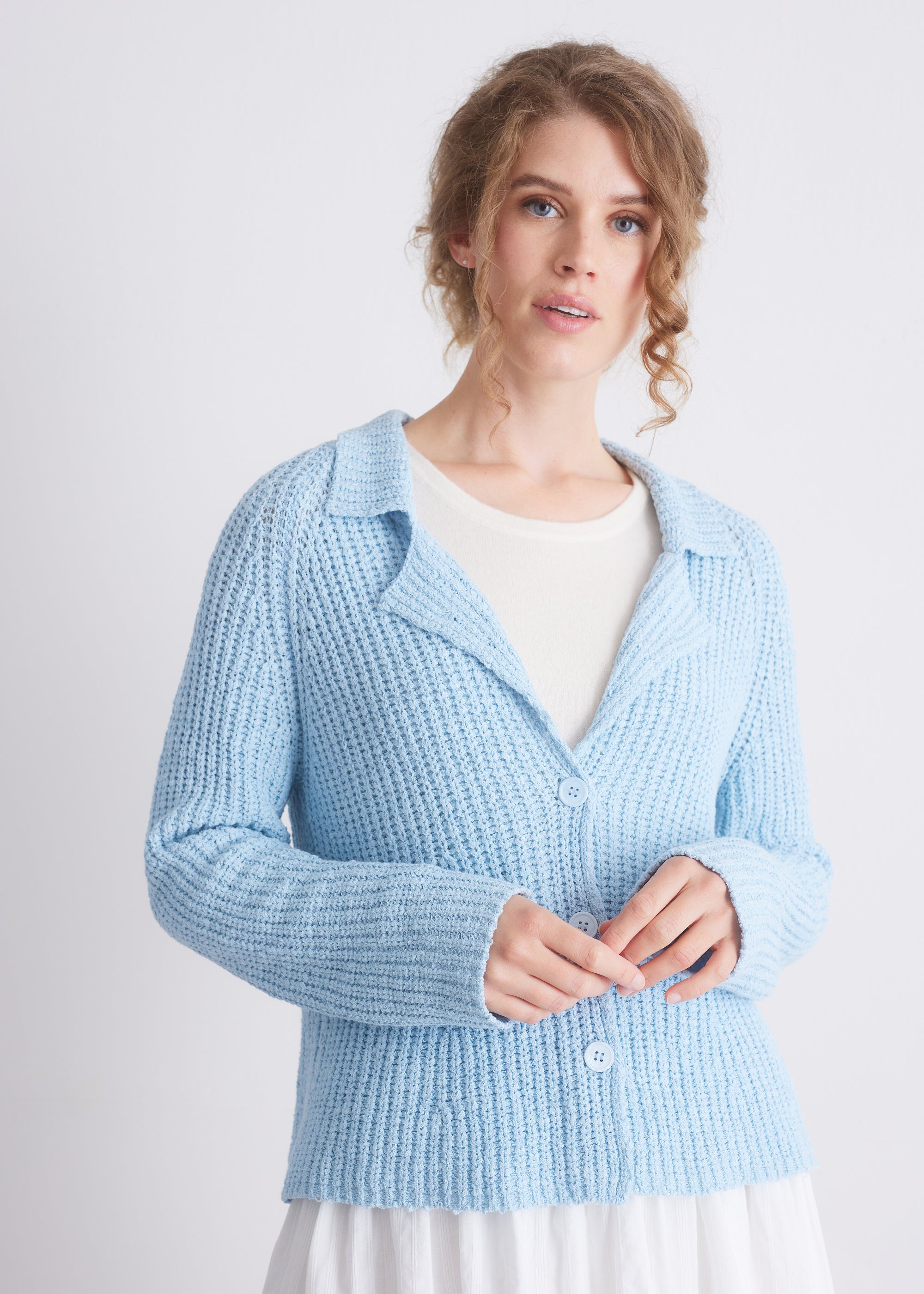 Strickjacke mit Strukturmasche und Reverskragen