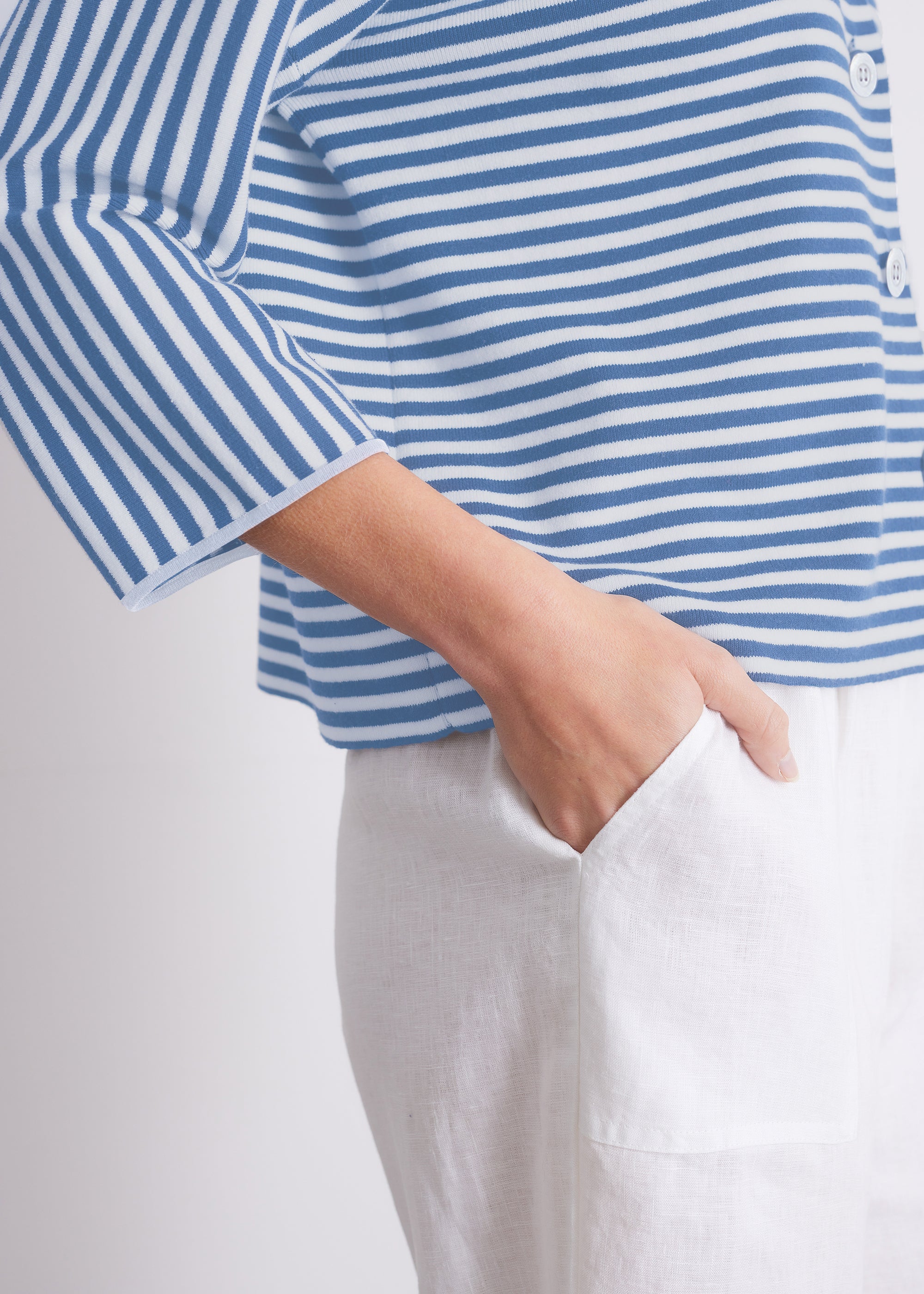 Gestreifter Strickcardigan aus GOTS-Baumwolle