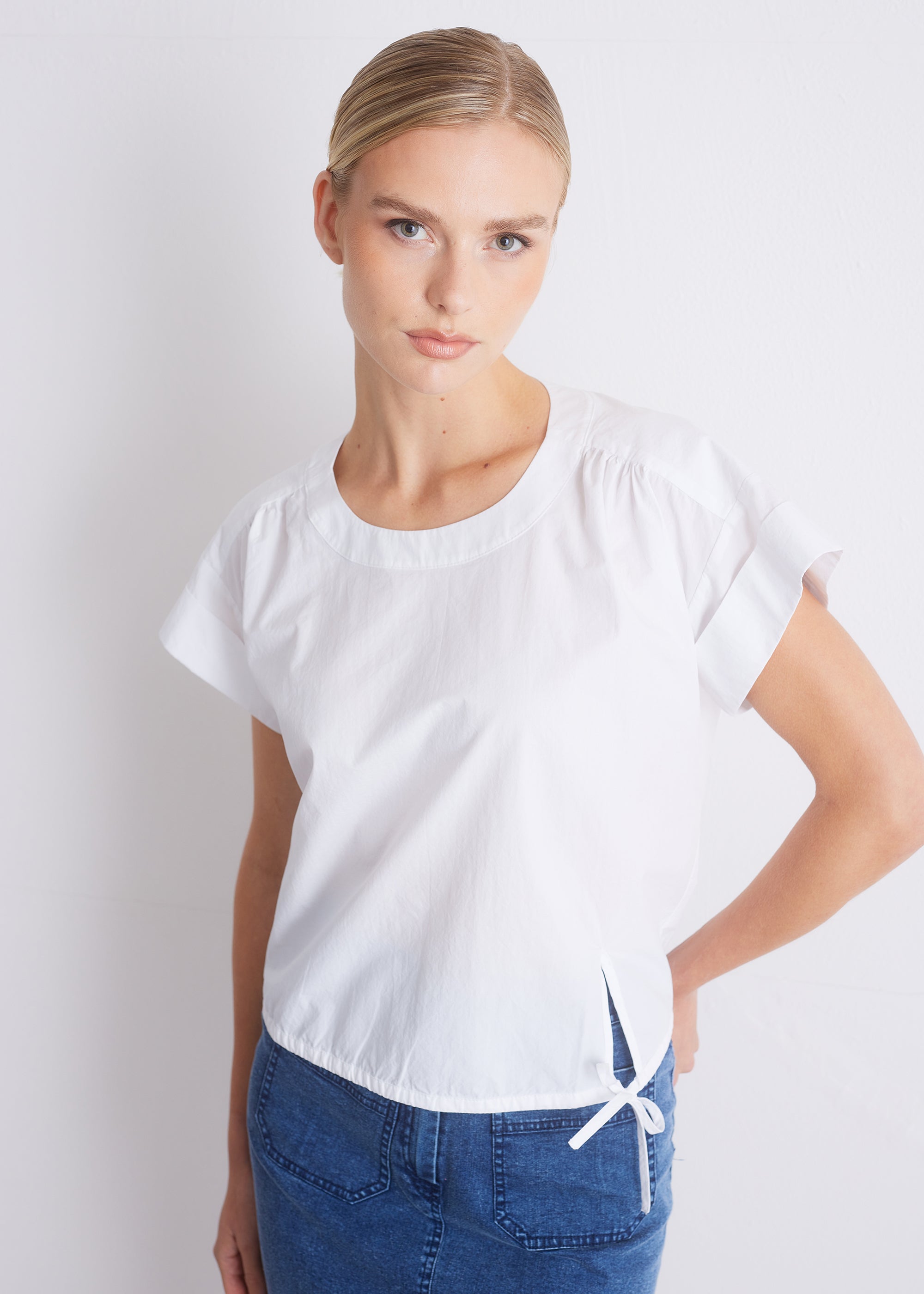 Kurzarmbluse mit Tunnelzugsaum