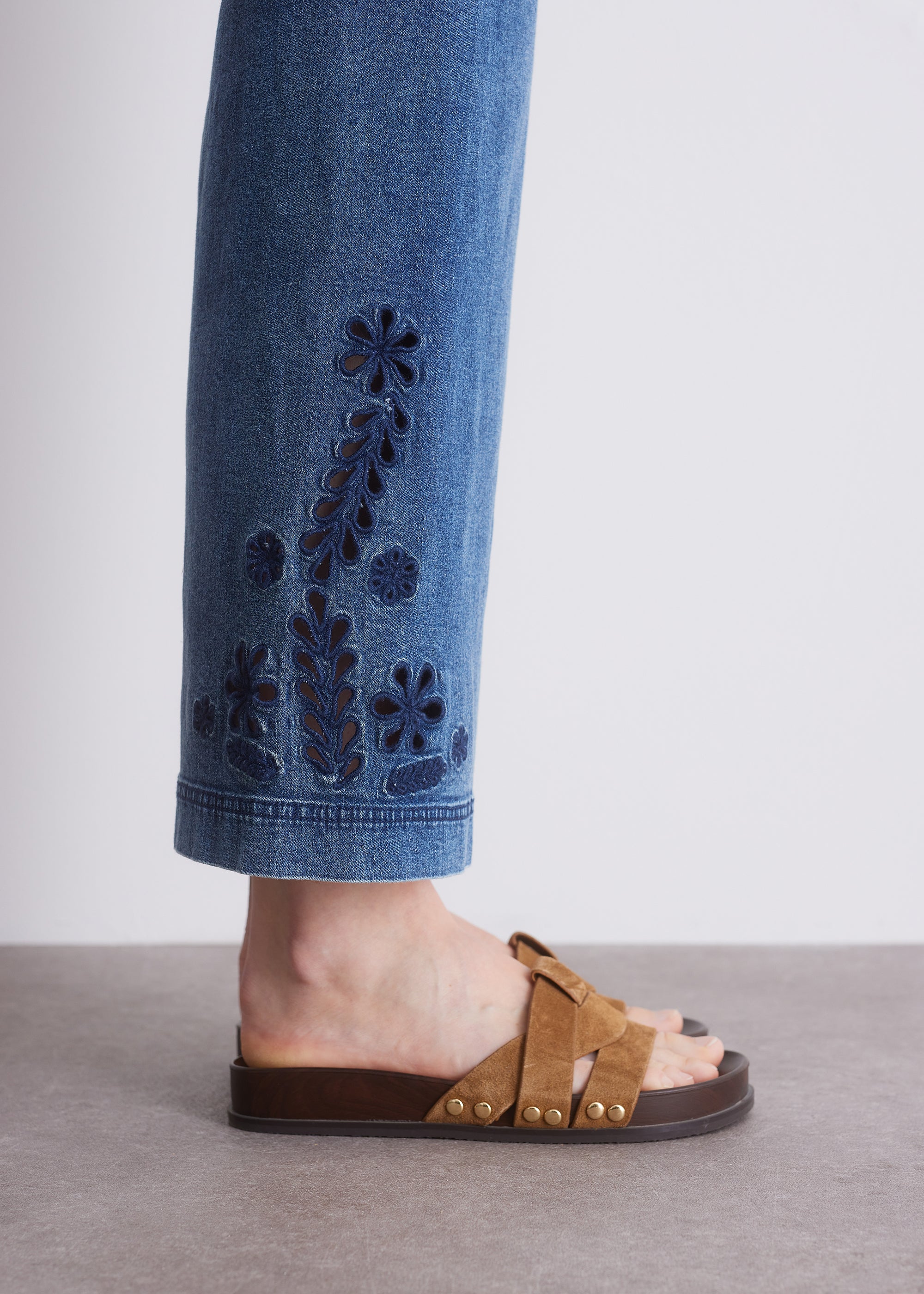 Culotte-Jeans mit Stickerei