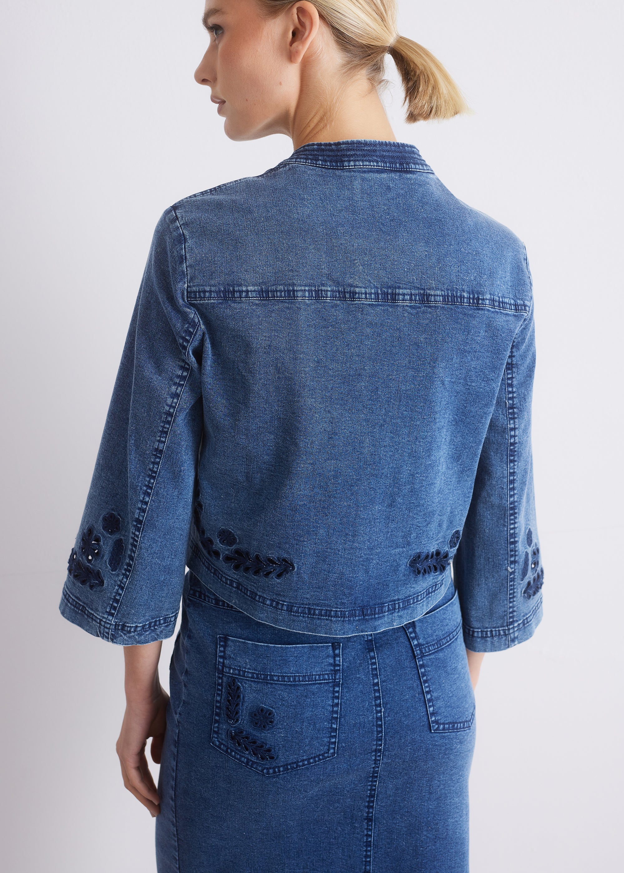 Jeansjacke mit Stickerei