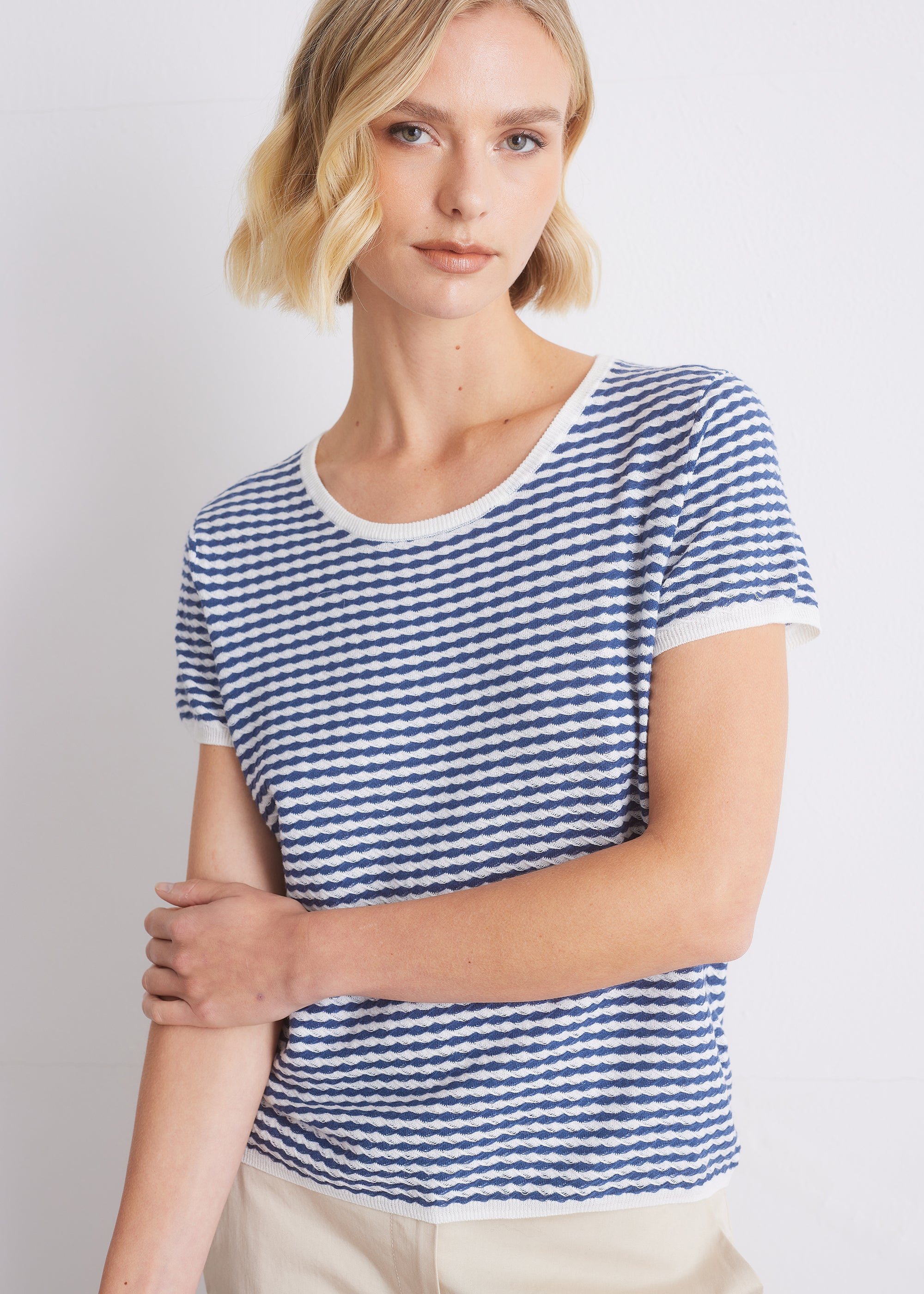 Kurzarmstrickshirt mit Strukturstreifen