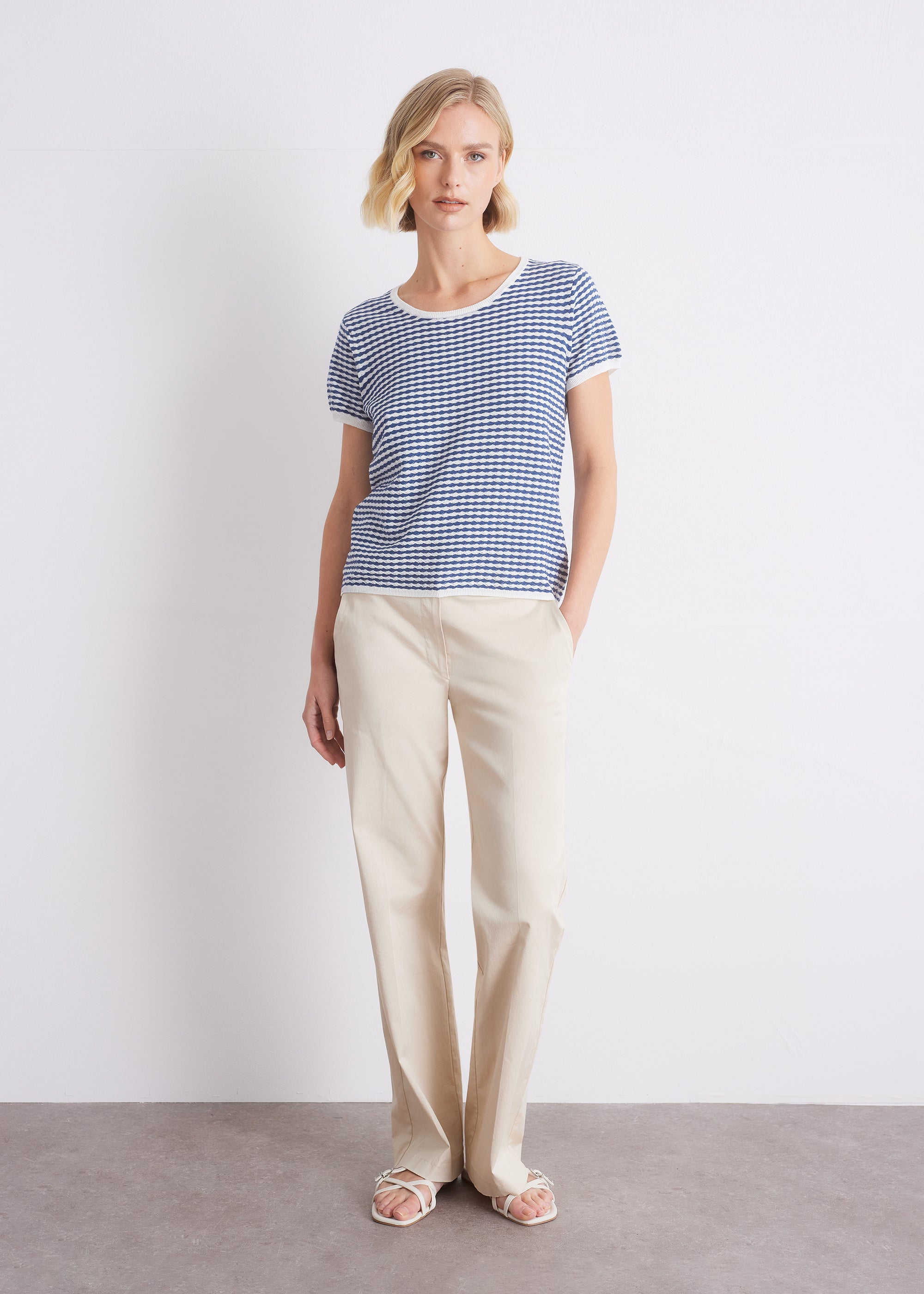 Kurzarmstrickshirt mit Strukturstreifen