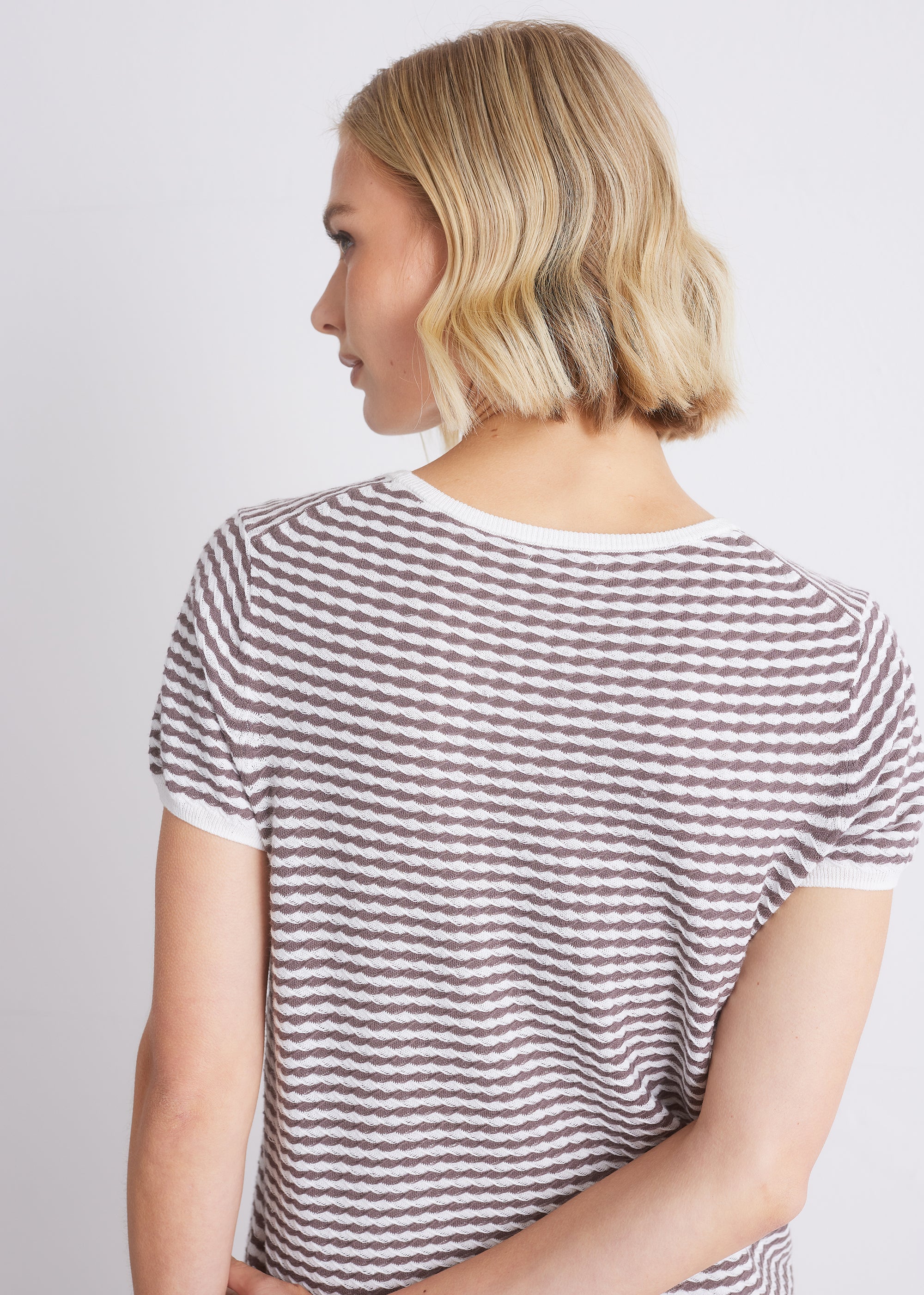 Kurzarmstrickshirt mit Strukturstreifen