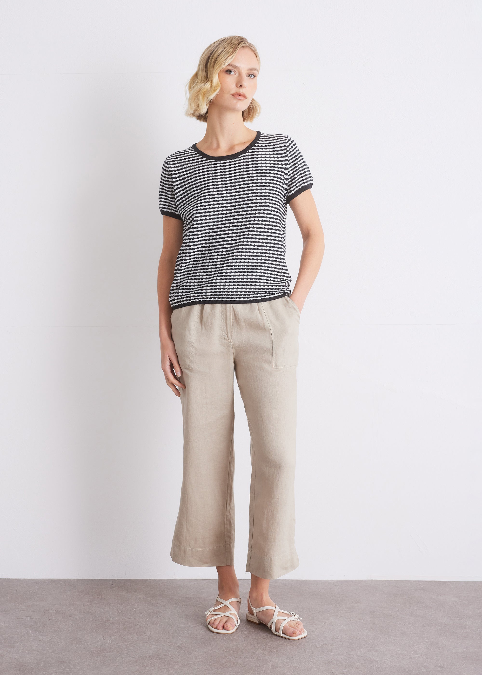 Kurzarmstrickshirt mit Strukturstreifen