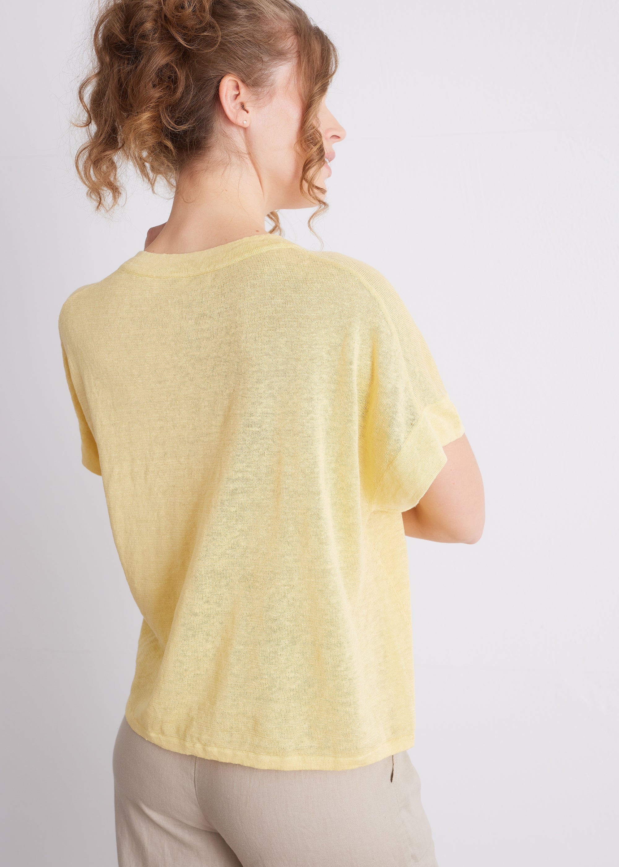 Leinenshirt mit Schlitz-Ausschnitt
