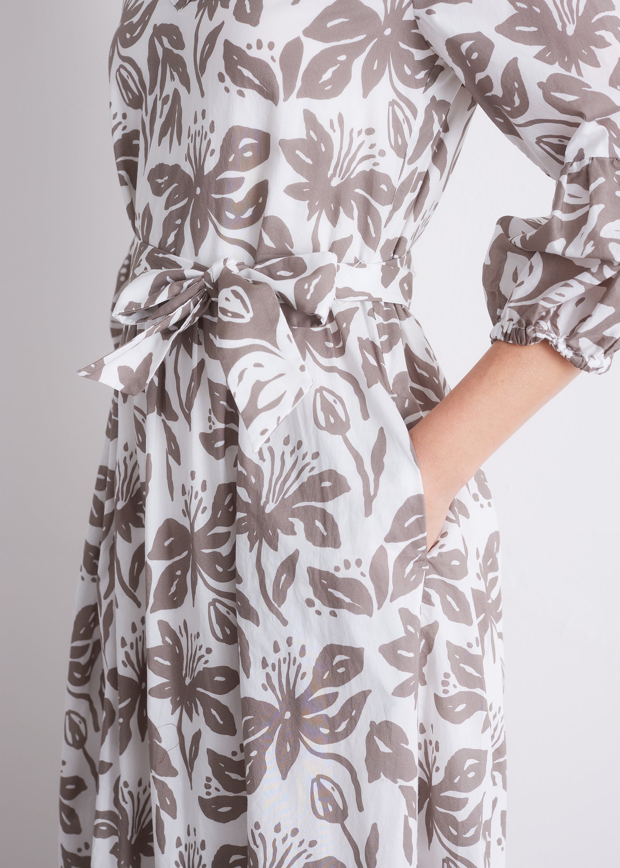 Gemustertes Midikleid aus OCS-zertifizierter Baumwolle