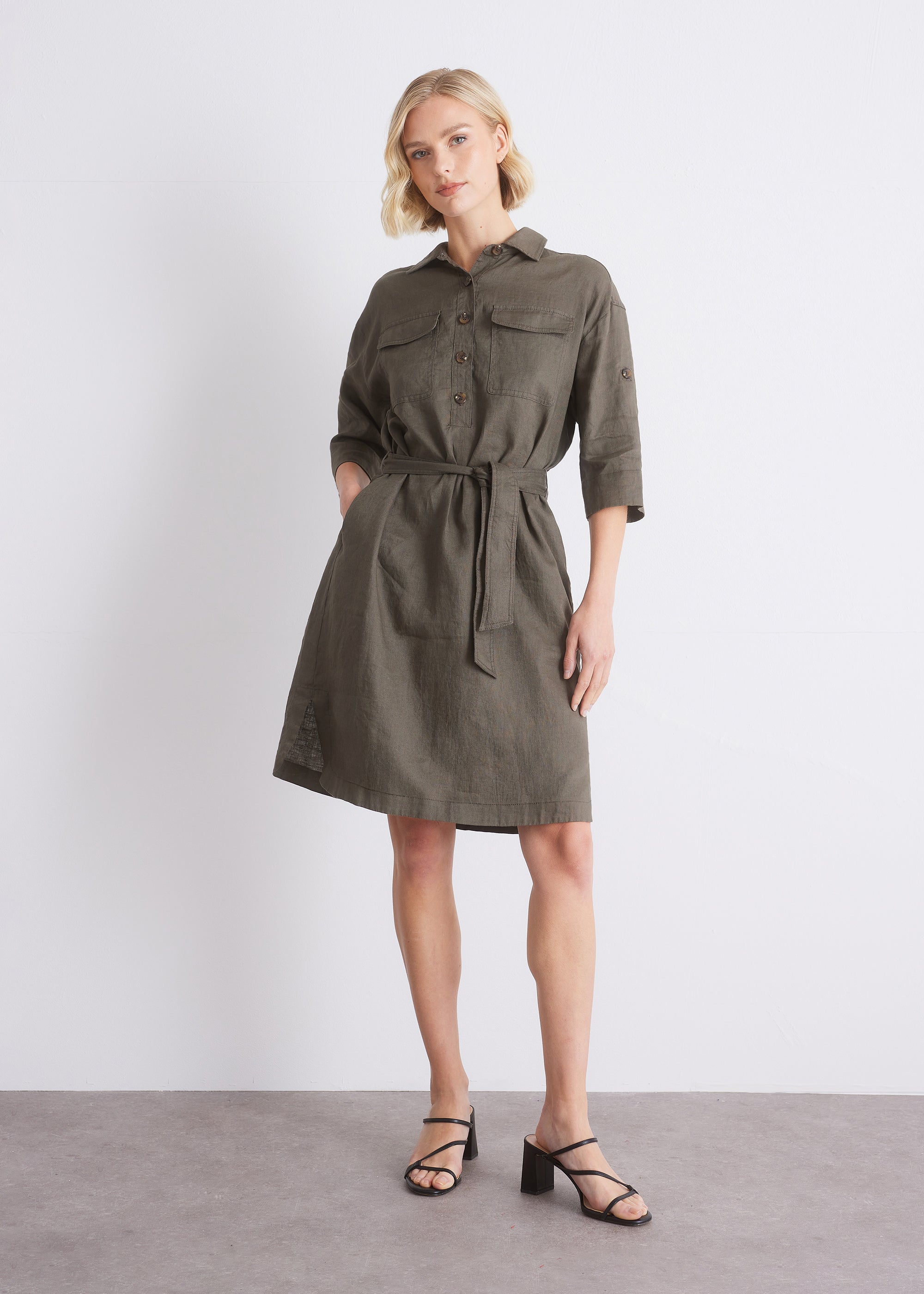 Kleid aus reinem Leinen