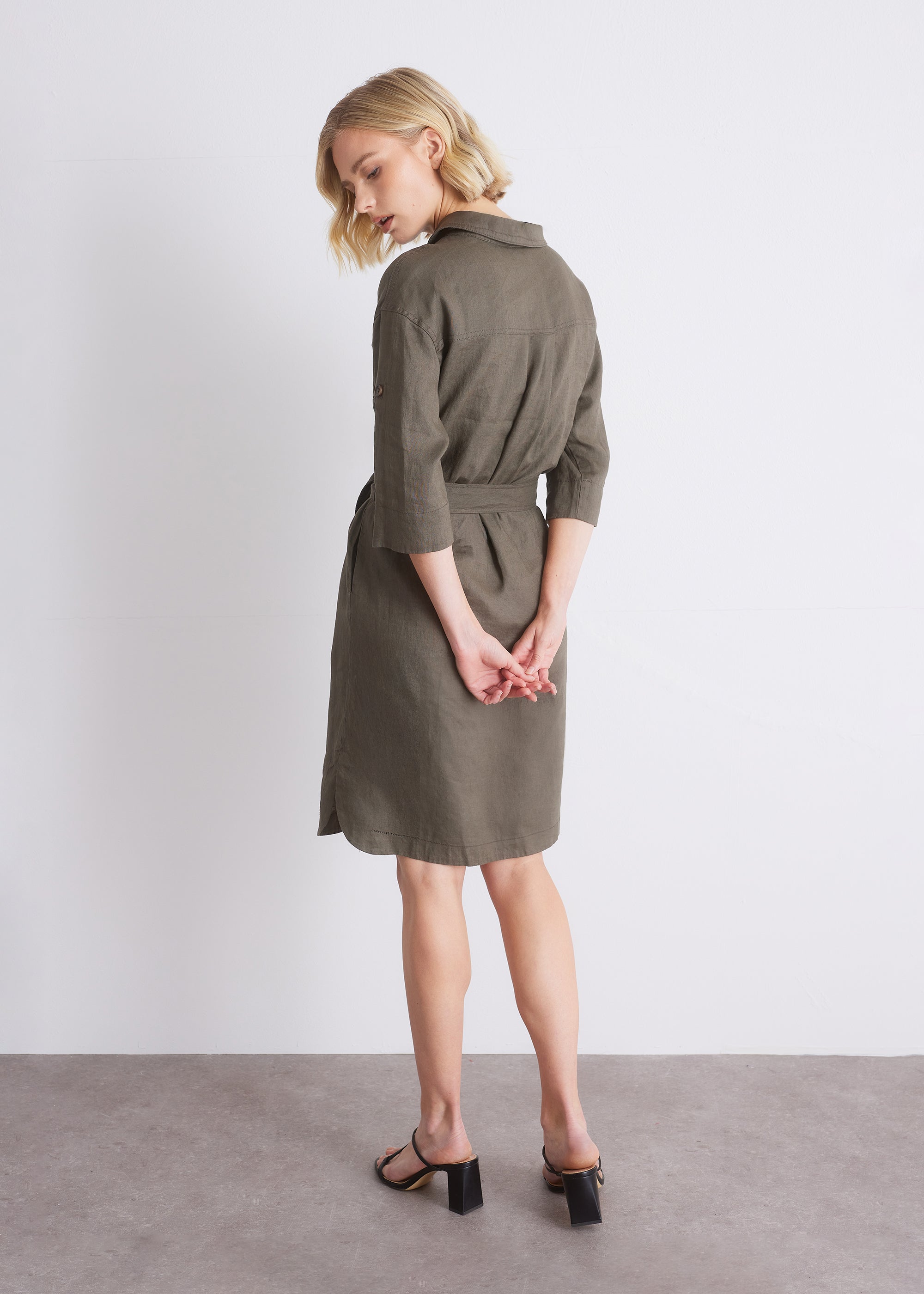 Kleid aus reinem Leinen