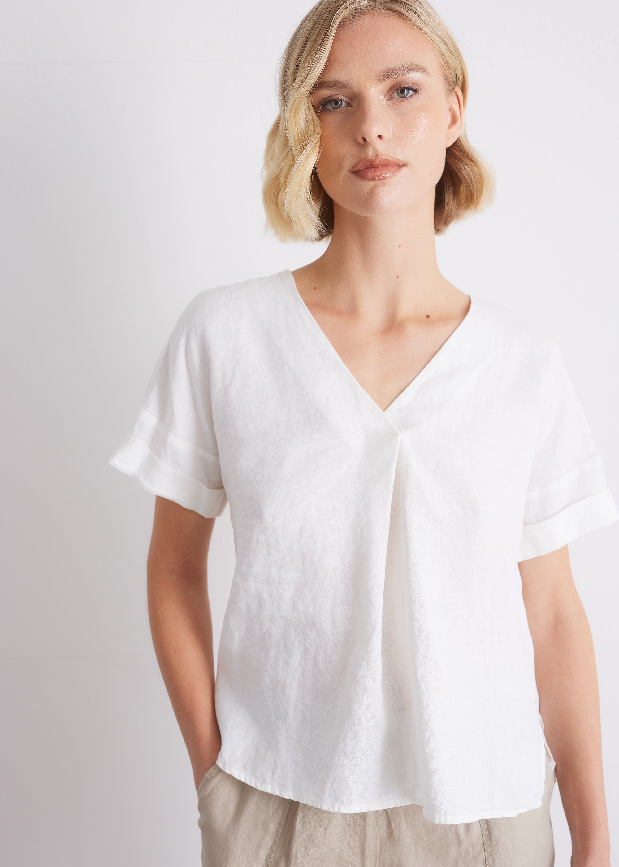 Leinenbluse mit V-Ausschnitt aus reinem Leinen