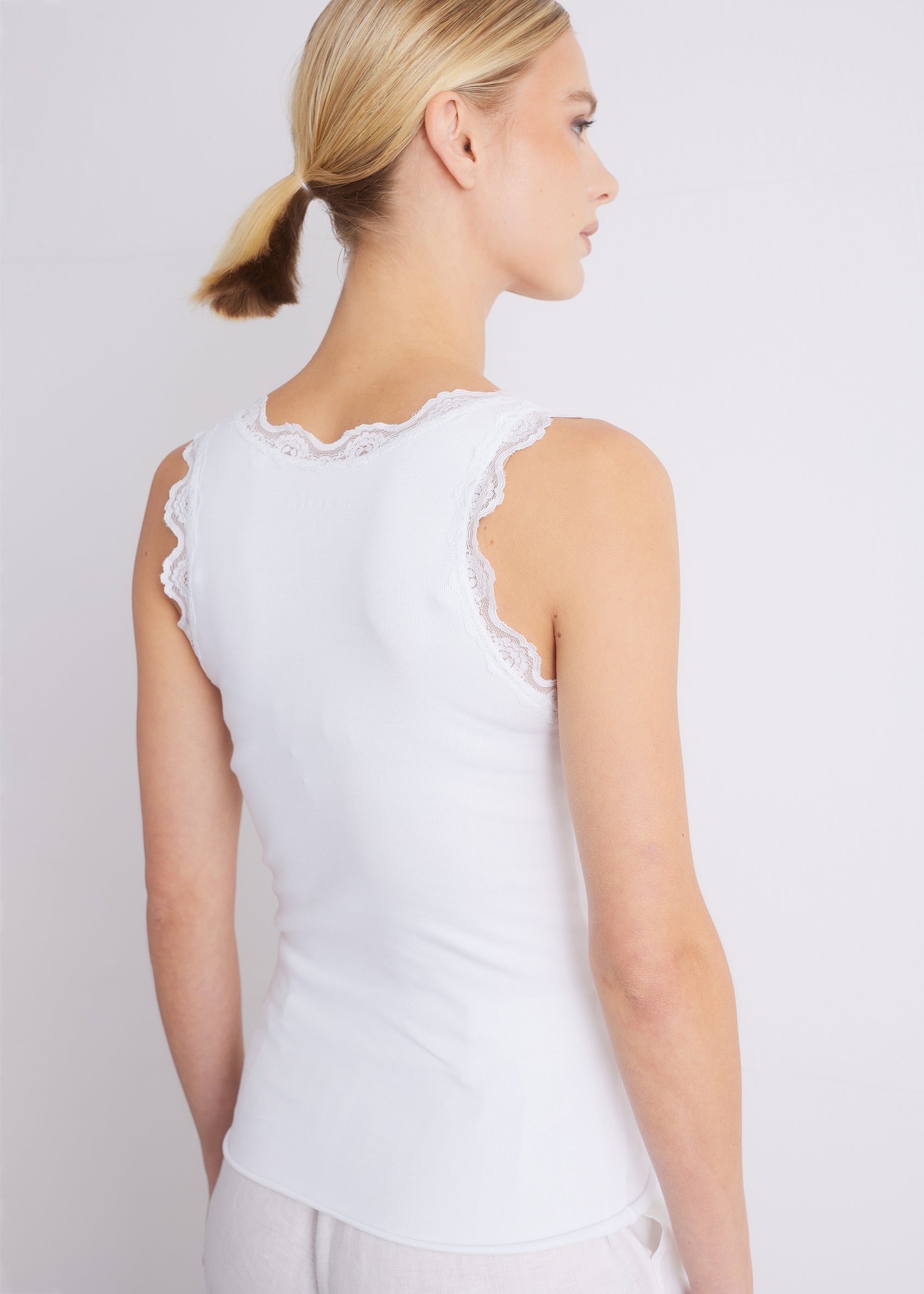 Spitzentop aus Viskose-Baumwoll-Mix