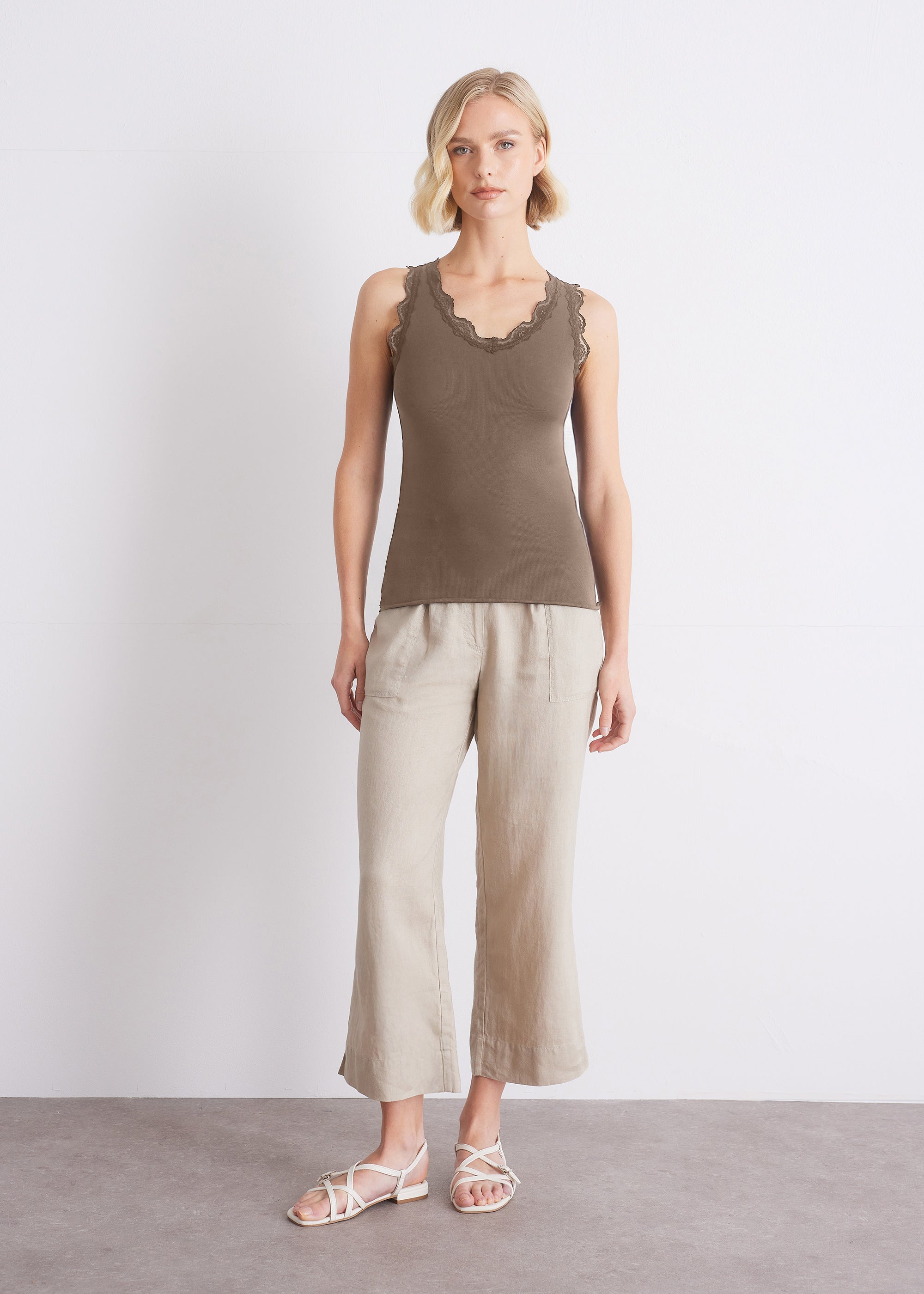 Spitzentop aus Viskose-Baumwoll-Mix