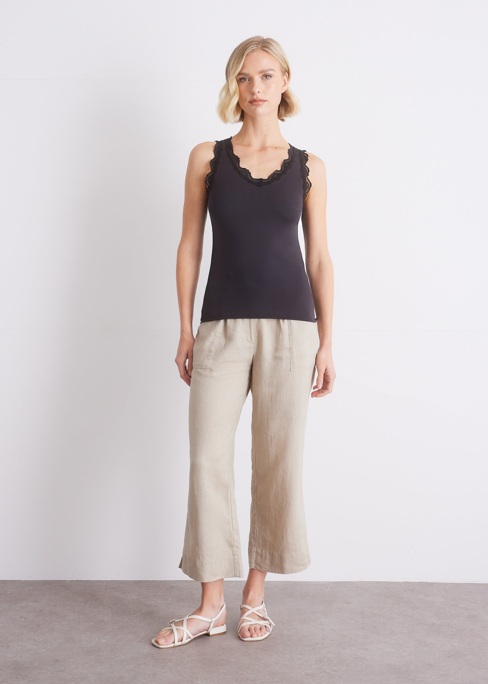 Spitzentop aus Viskose-Baumwoll-Mix