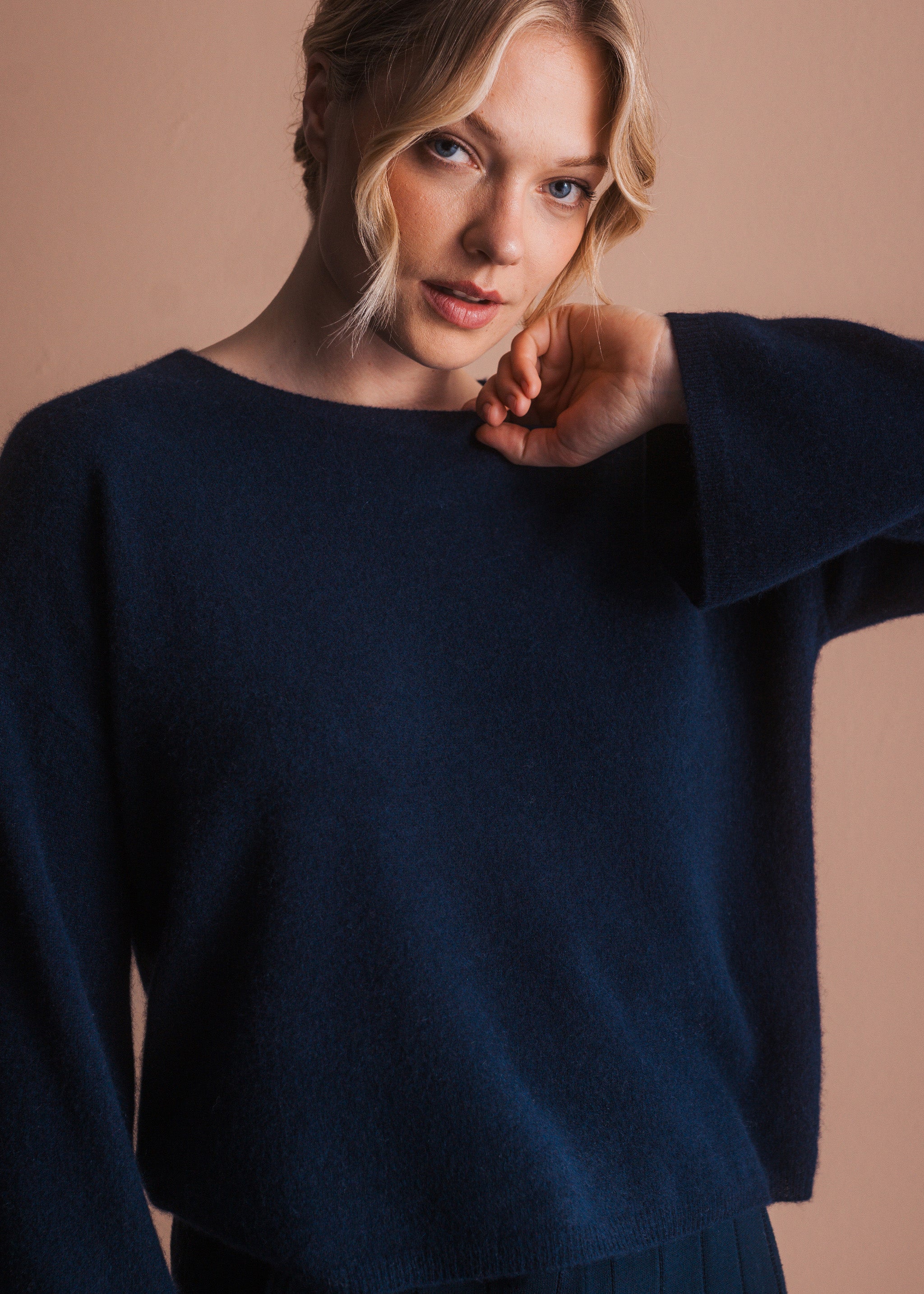 Kaschmirpullover mit weitem Ausschnitt