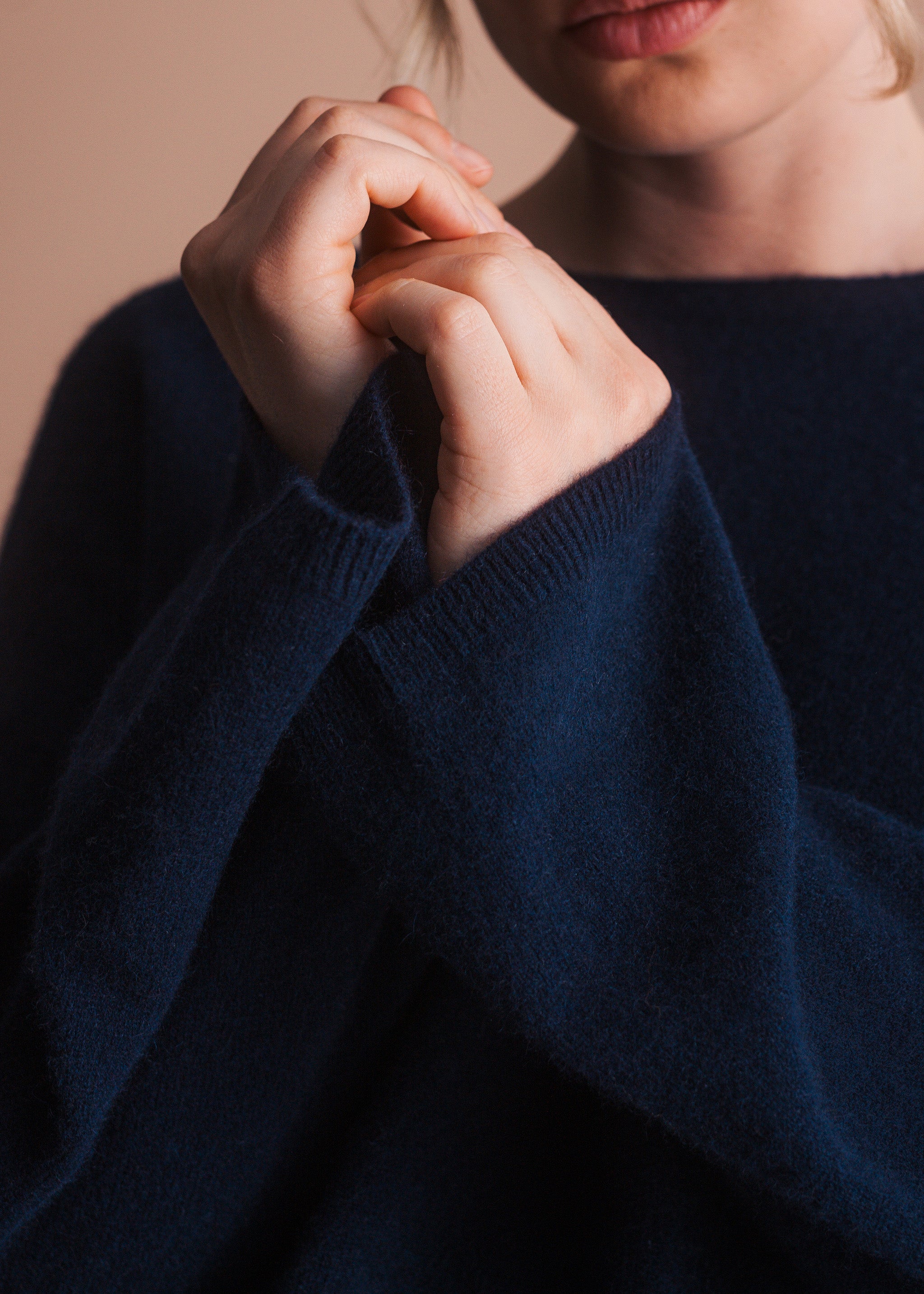 Kaschmirpullover mit weitem Ausschnitt